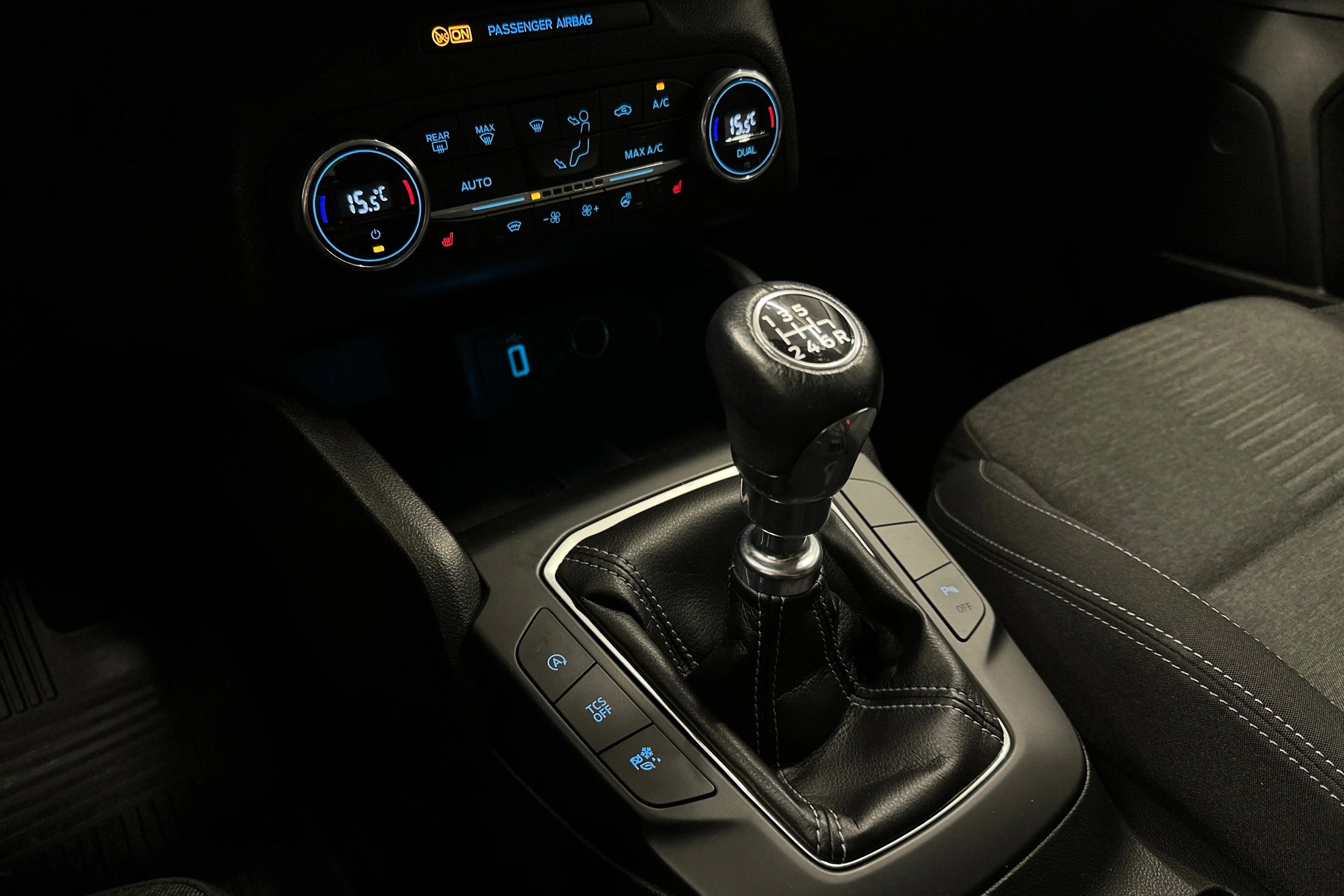 punainen Ford Focus 2019 kuva 27.