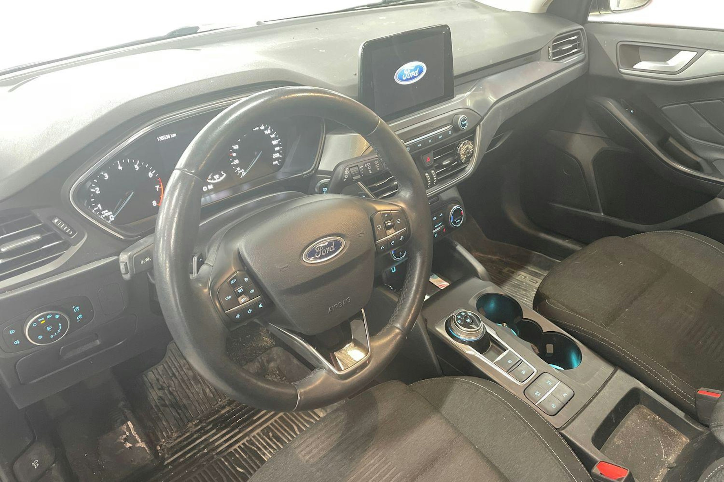 Valkoinen Ford FOCUS 2019 kuva 3.