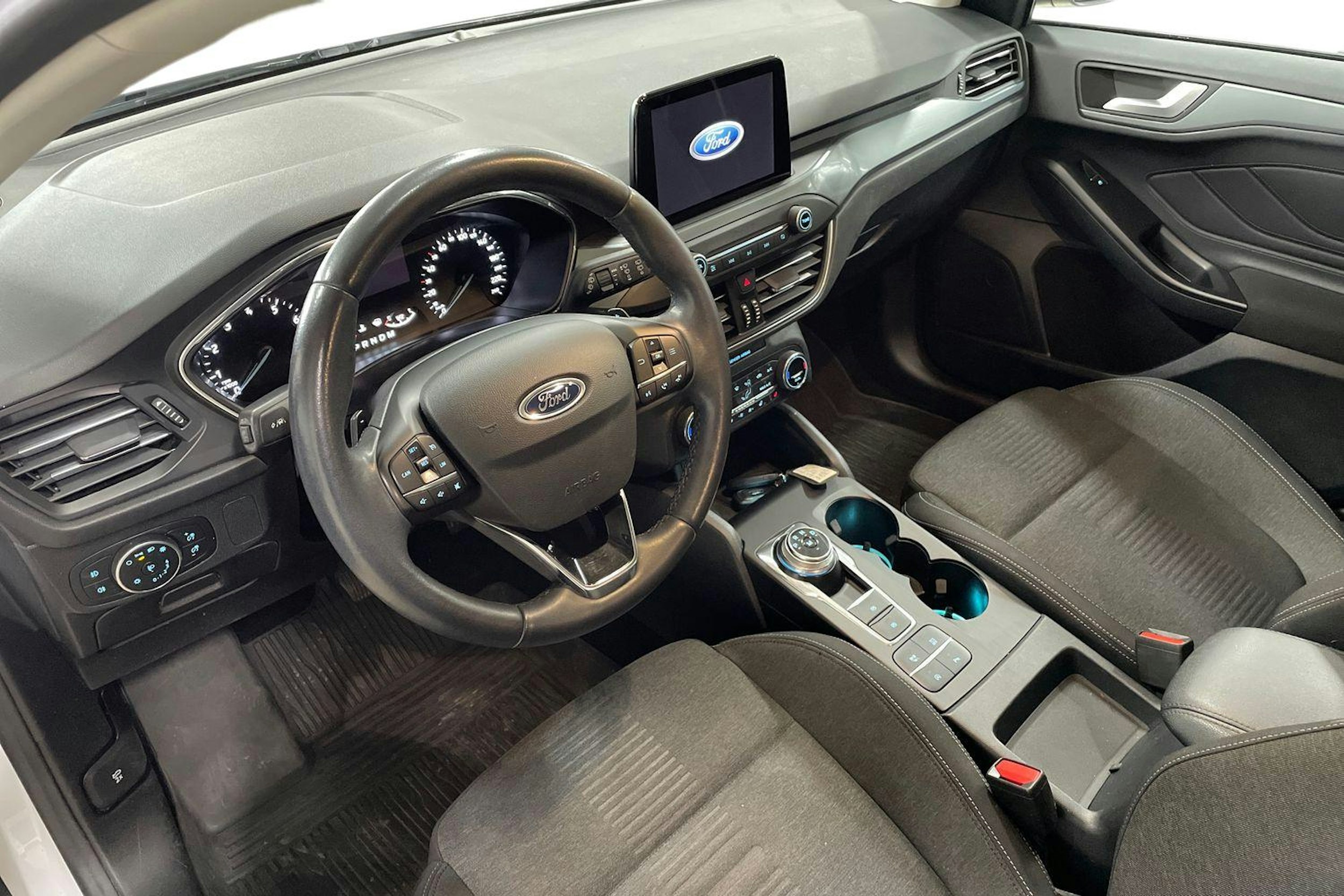 Valkoinen Ford FOCUS 2019 kuva 6.