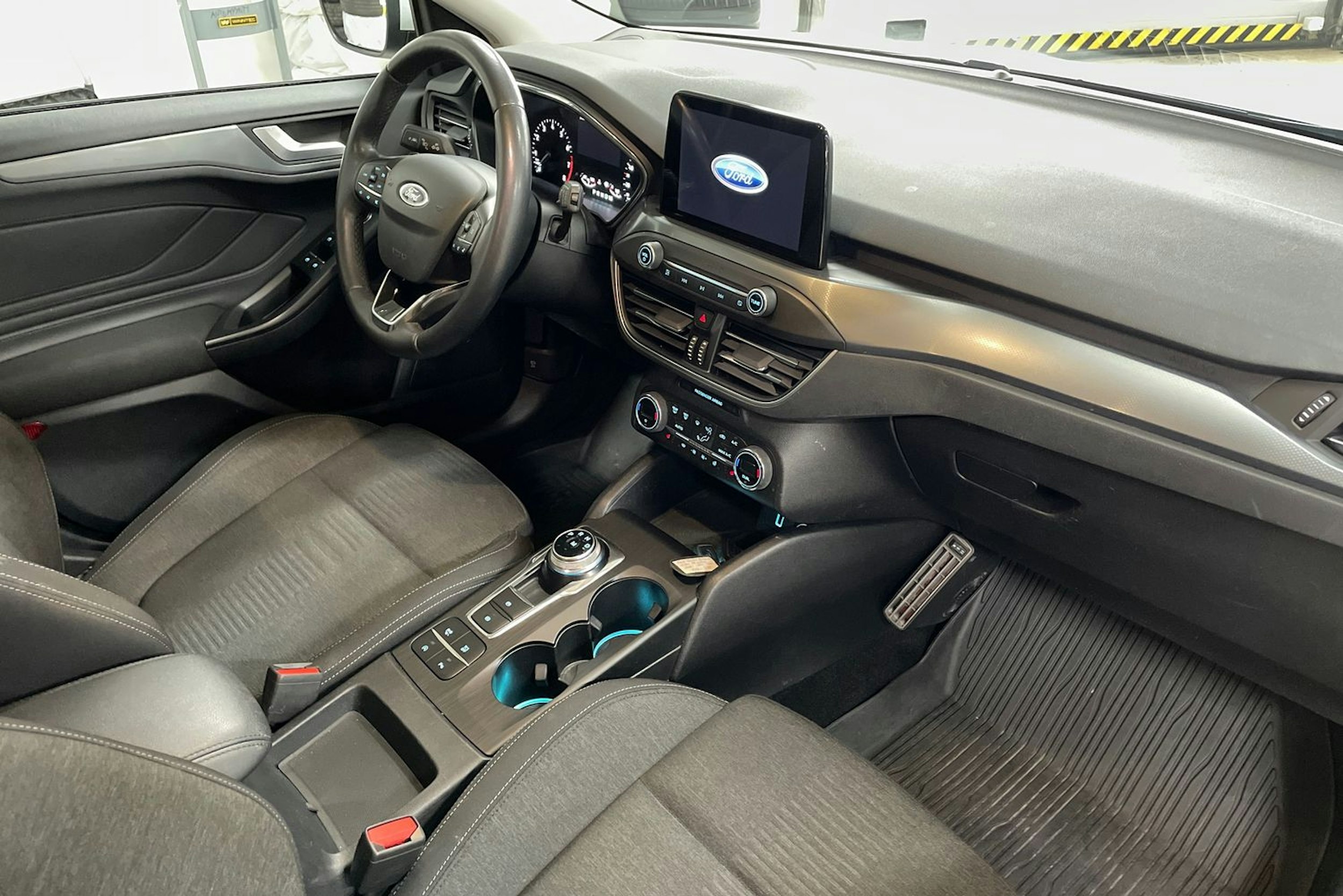 Valkoinen Ford FOCUS 2019 kuva 12.