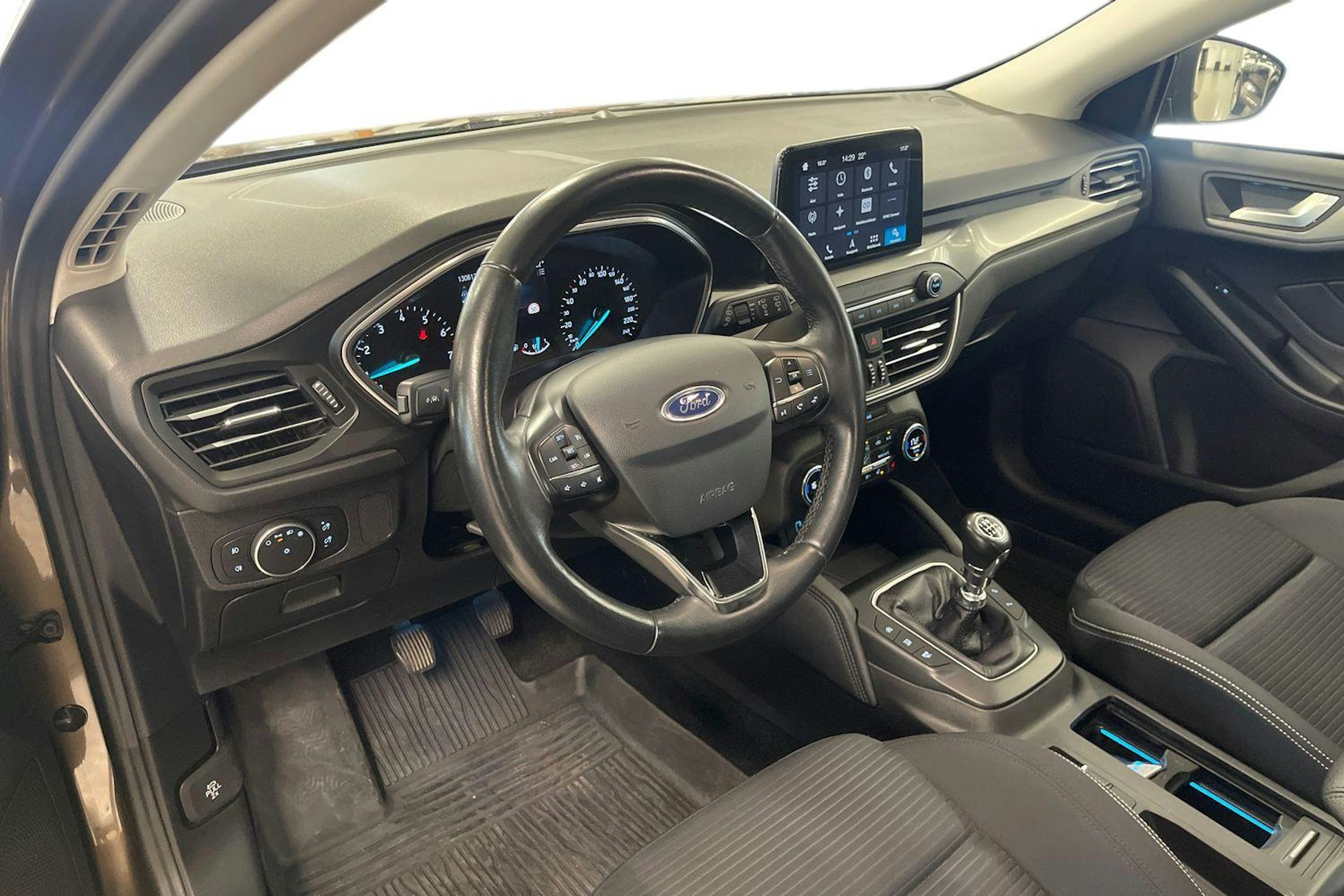 ruskea (beige) Ford Focus 2019 kuva 6.