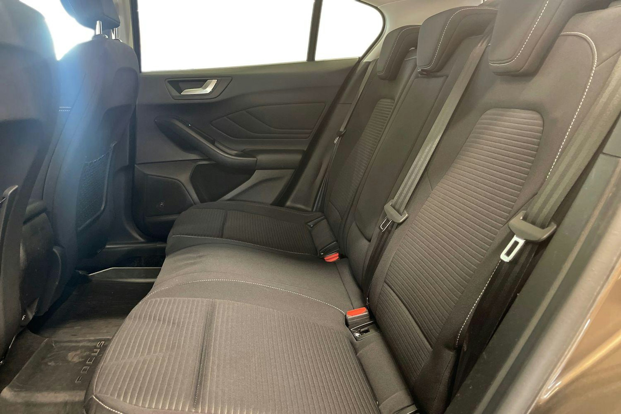 ruskea (beige) Ford Focus 2019 kuva 8.