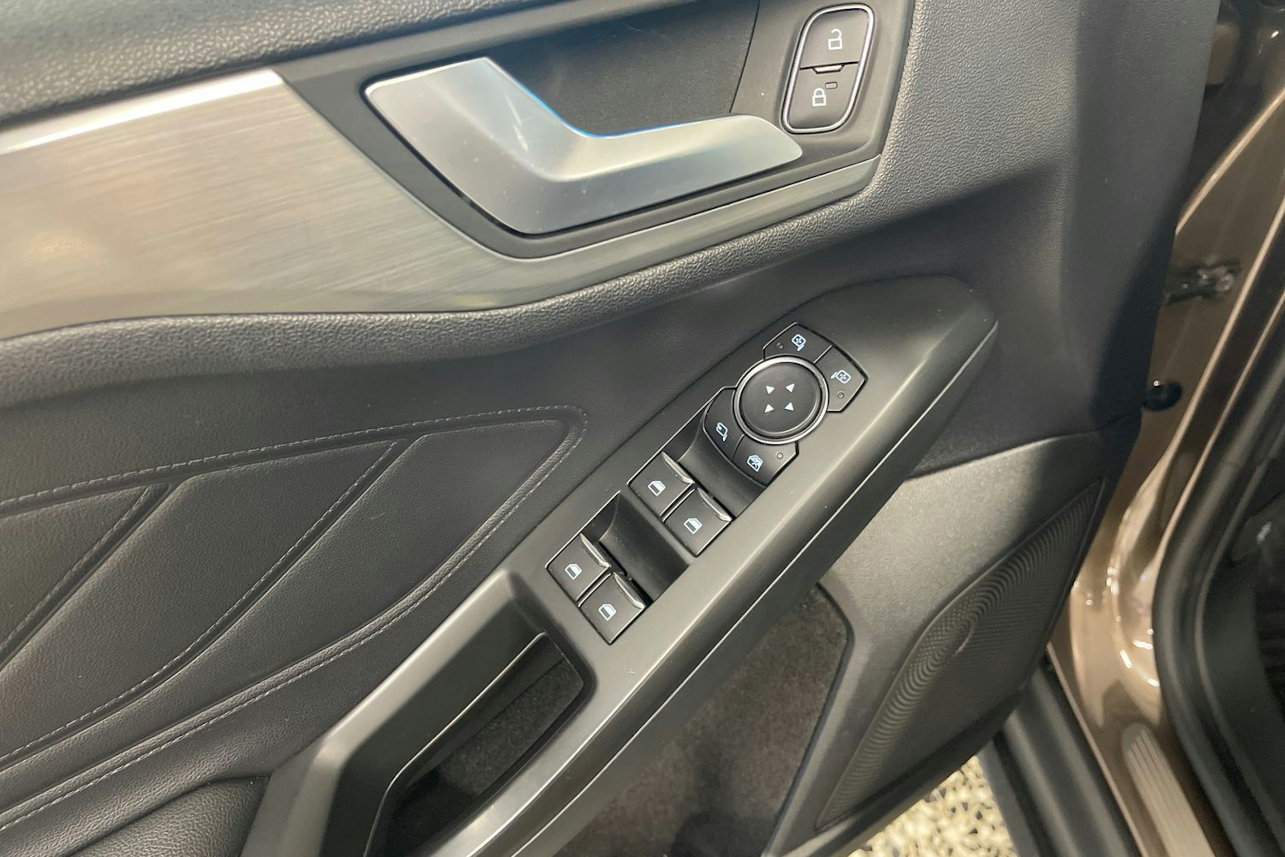 ruskea (beige) Ford Focus 2019 kuva 12.