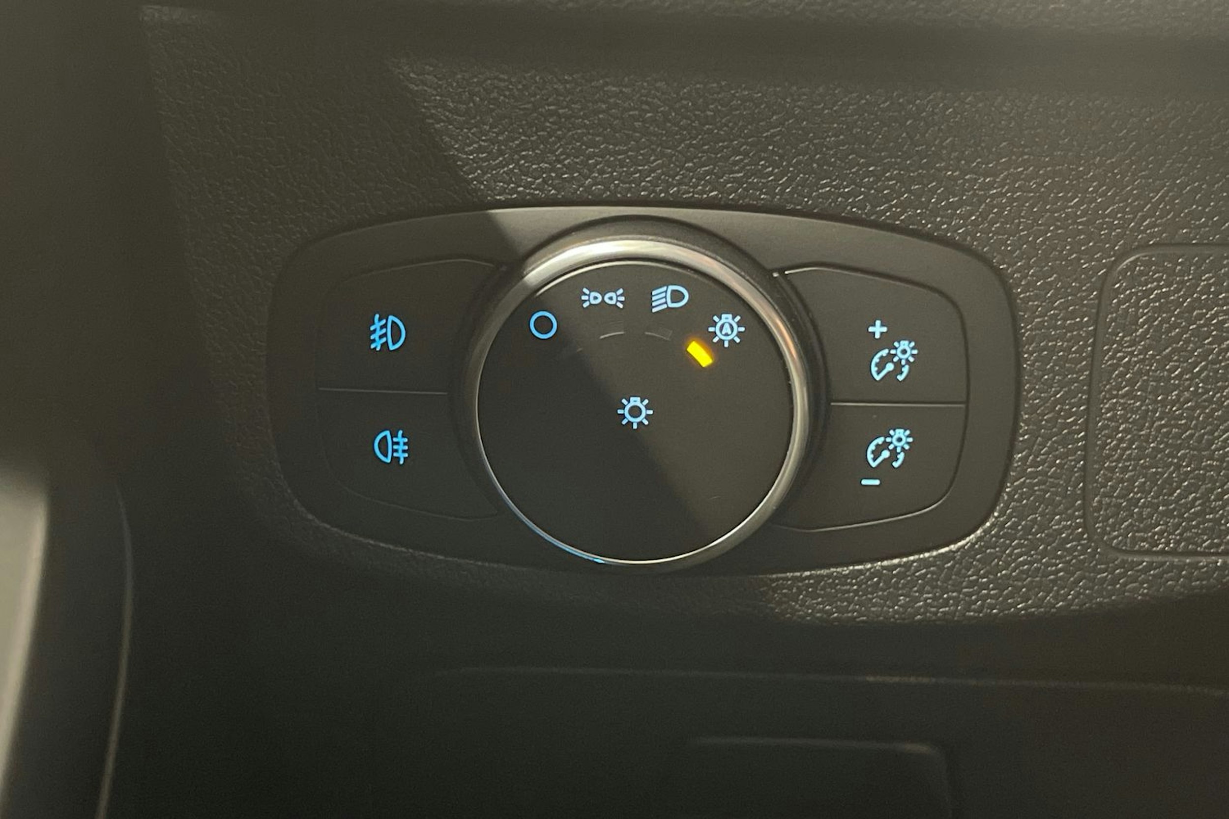 ruskea (beige) Ford Focus 2019 kuva 16.