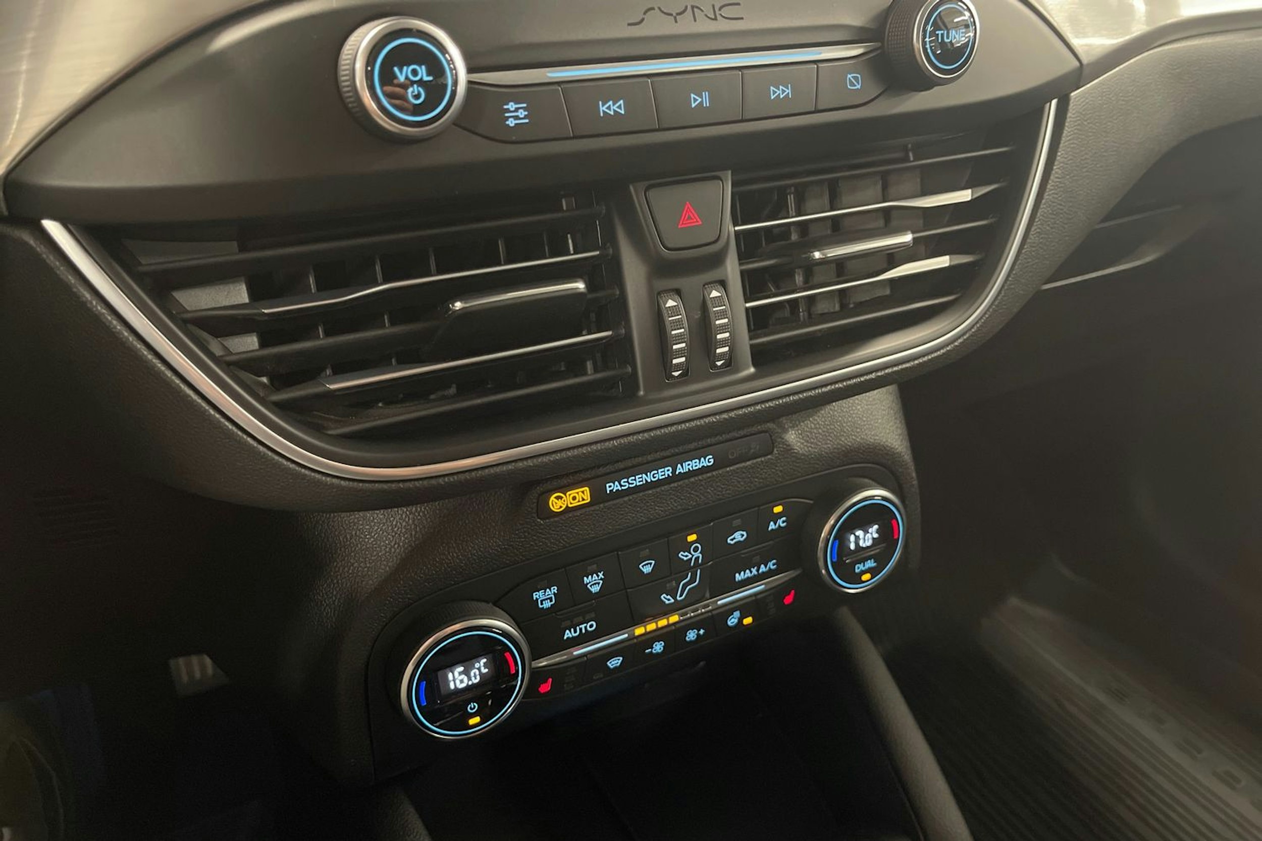 ruskea (beige) Ford Focus 2019 kuva 19.