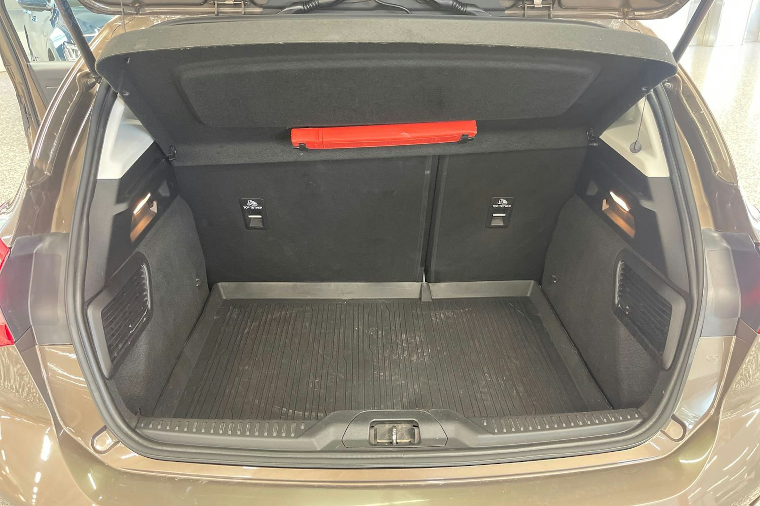 ruskea (beige) Ford Focus 2019 kuva 22.