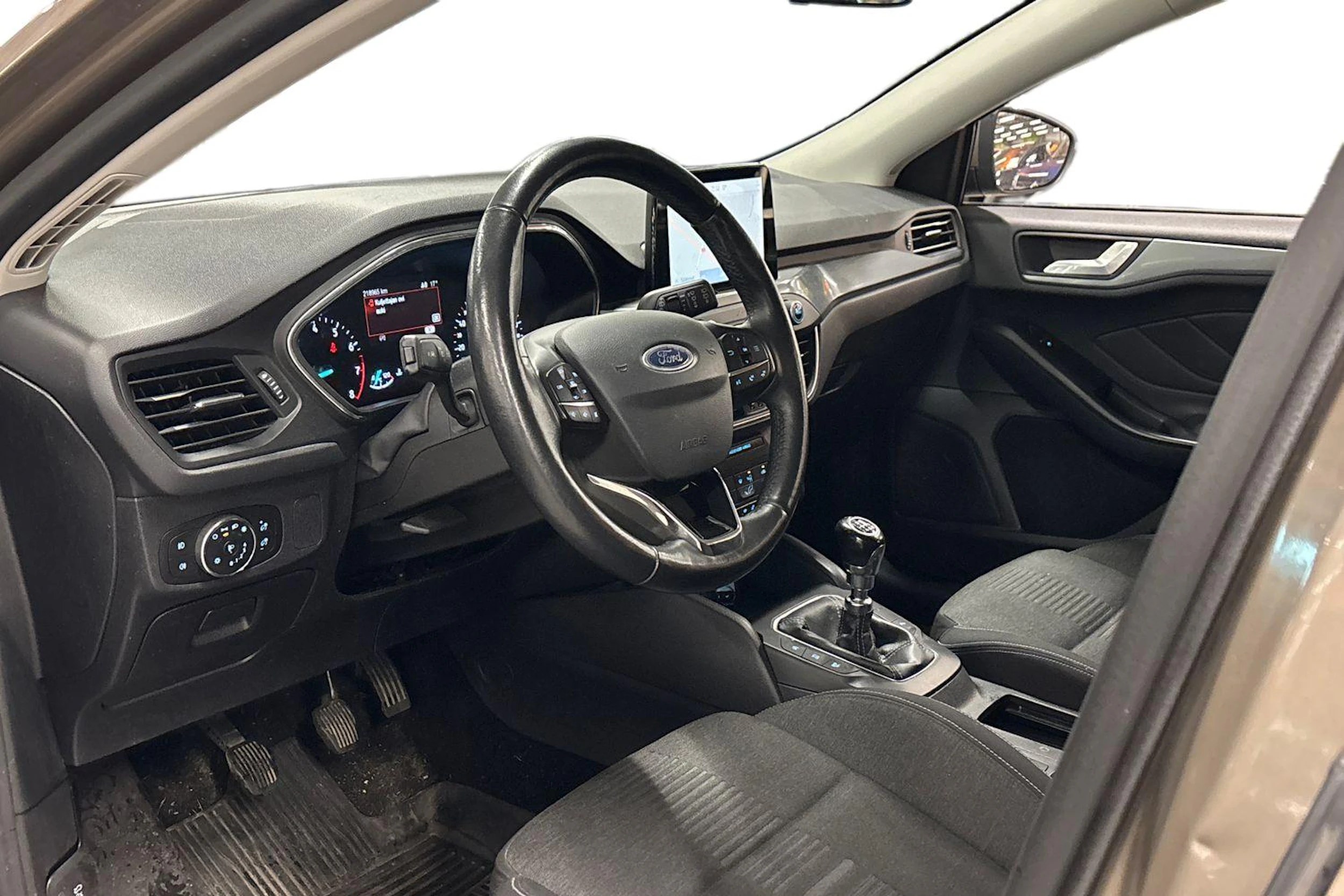 harmaa Ford Focus 2019 kuva 3.