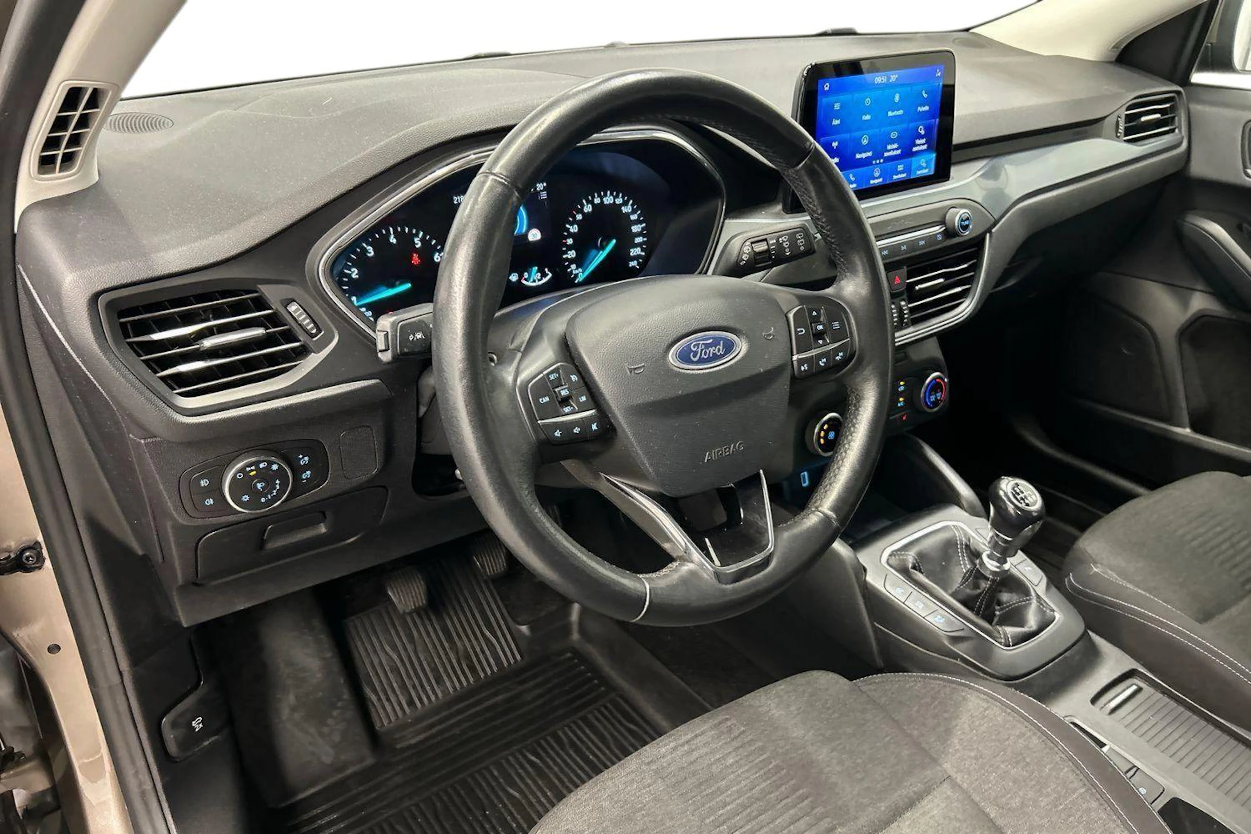 harmaa Ford Focus 2019 kuva 8.