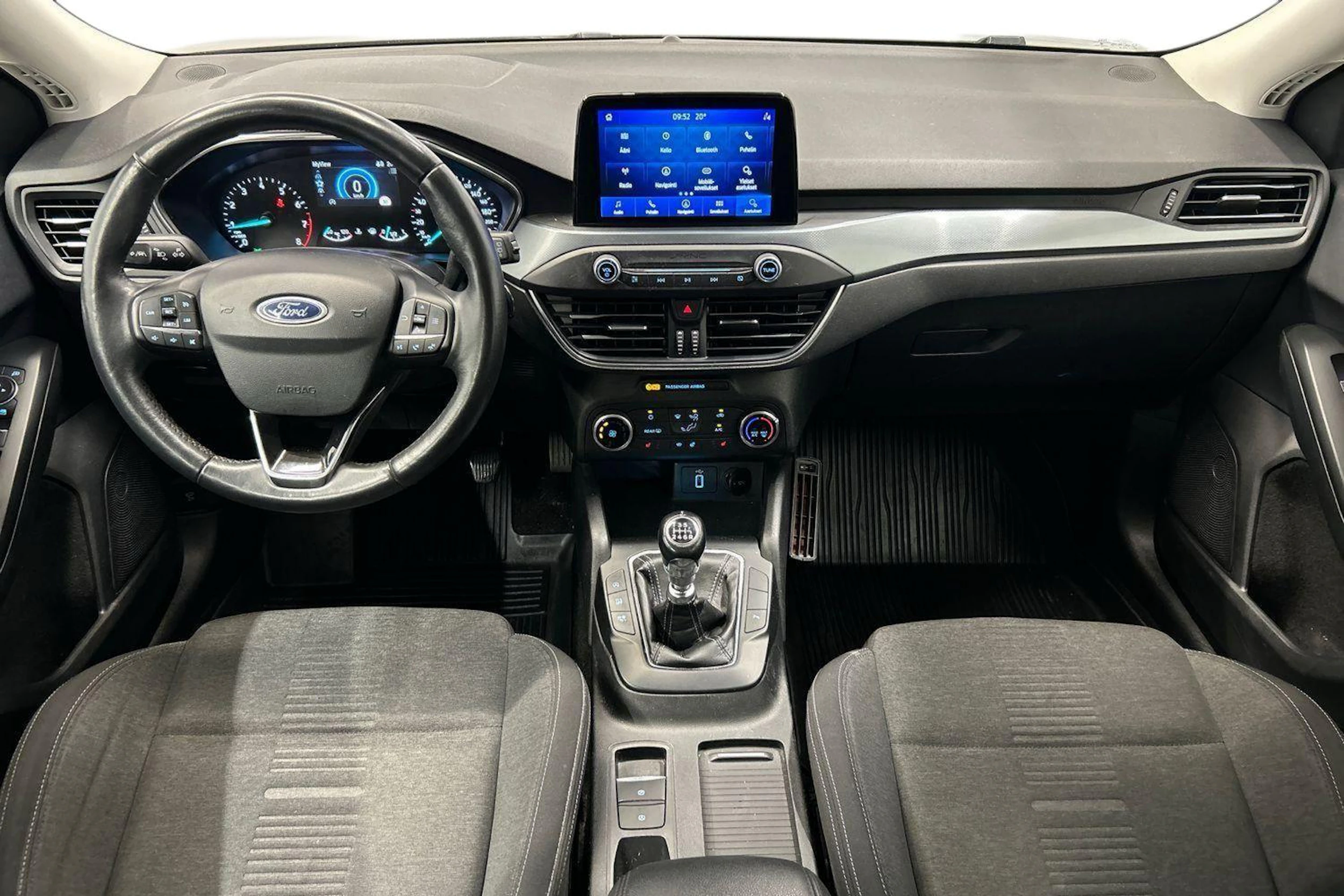 harmaa Ford Focus 2019 kuva 9.
