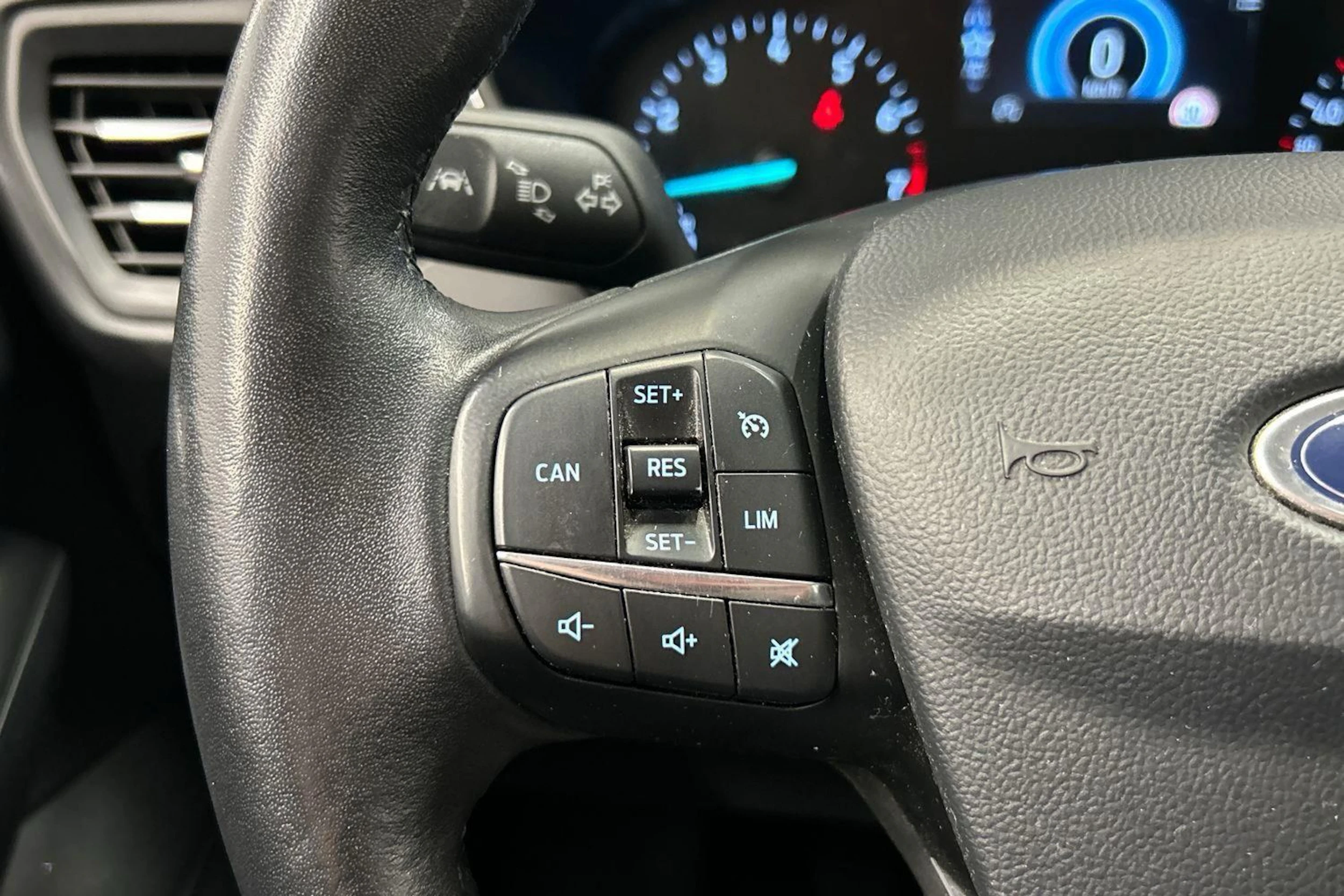 harmaa Ford Focus 2019 kuva 20.