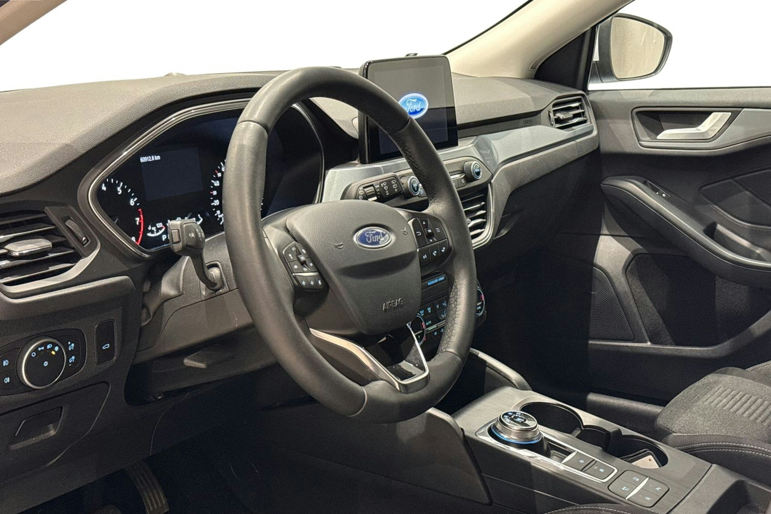 valkoinen Ford Focus 2019 kuva 7.