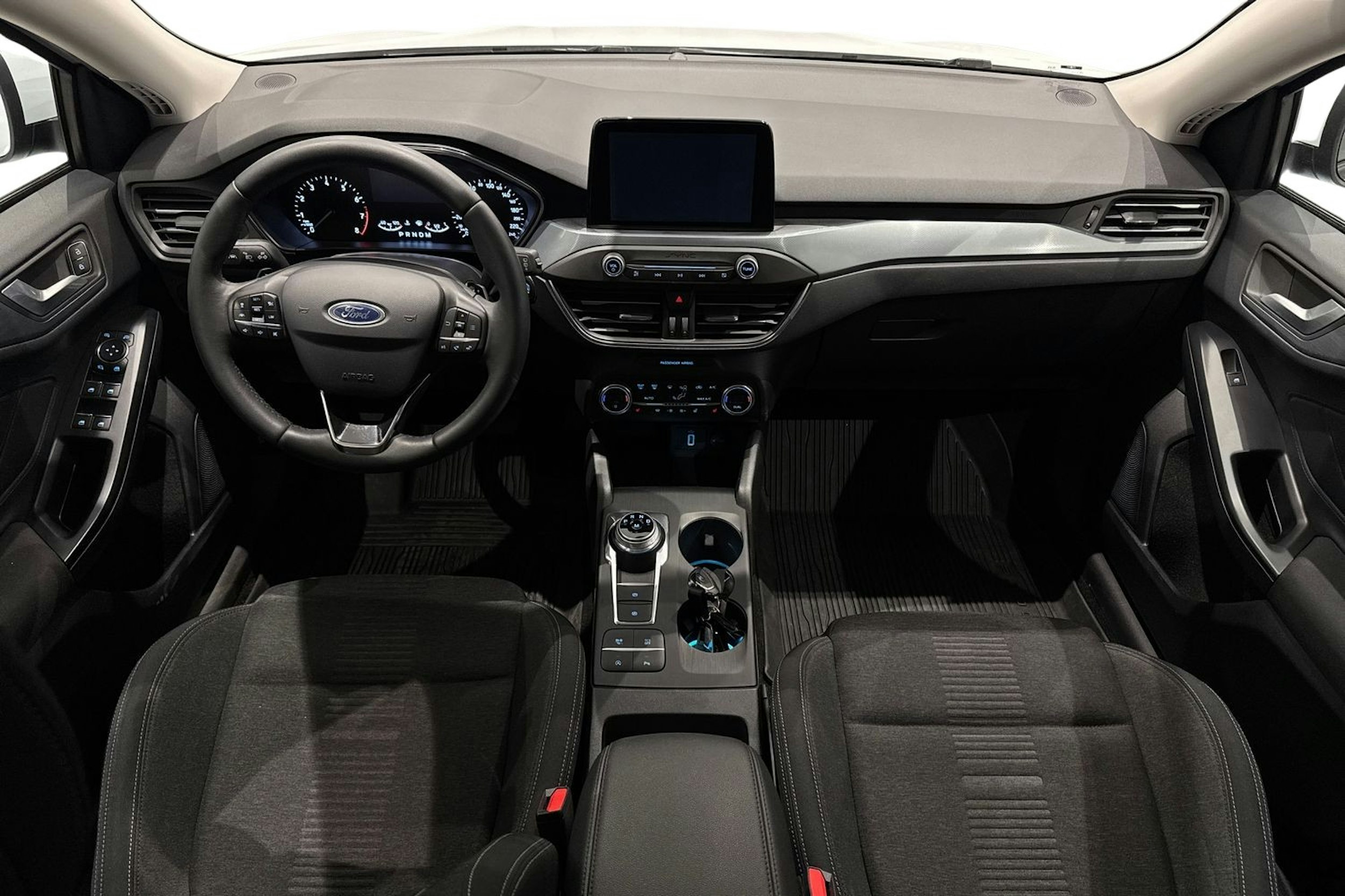 valkoinen Ford Focus 2019 kuva 9.