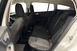 valkoinen Ford Focus 2019 kuva 10.