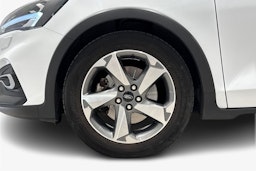 valkoinen Ford Focus 2019 kuva 11.