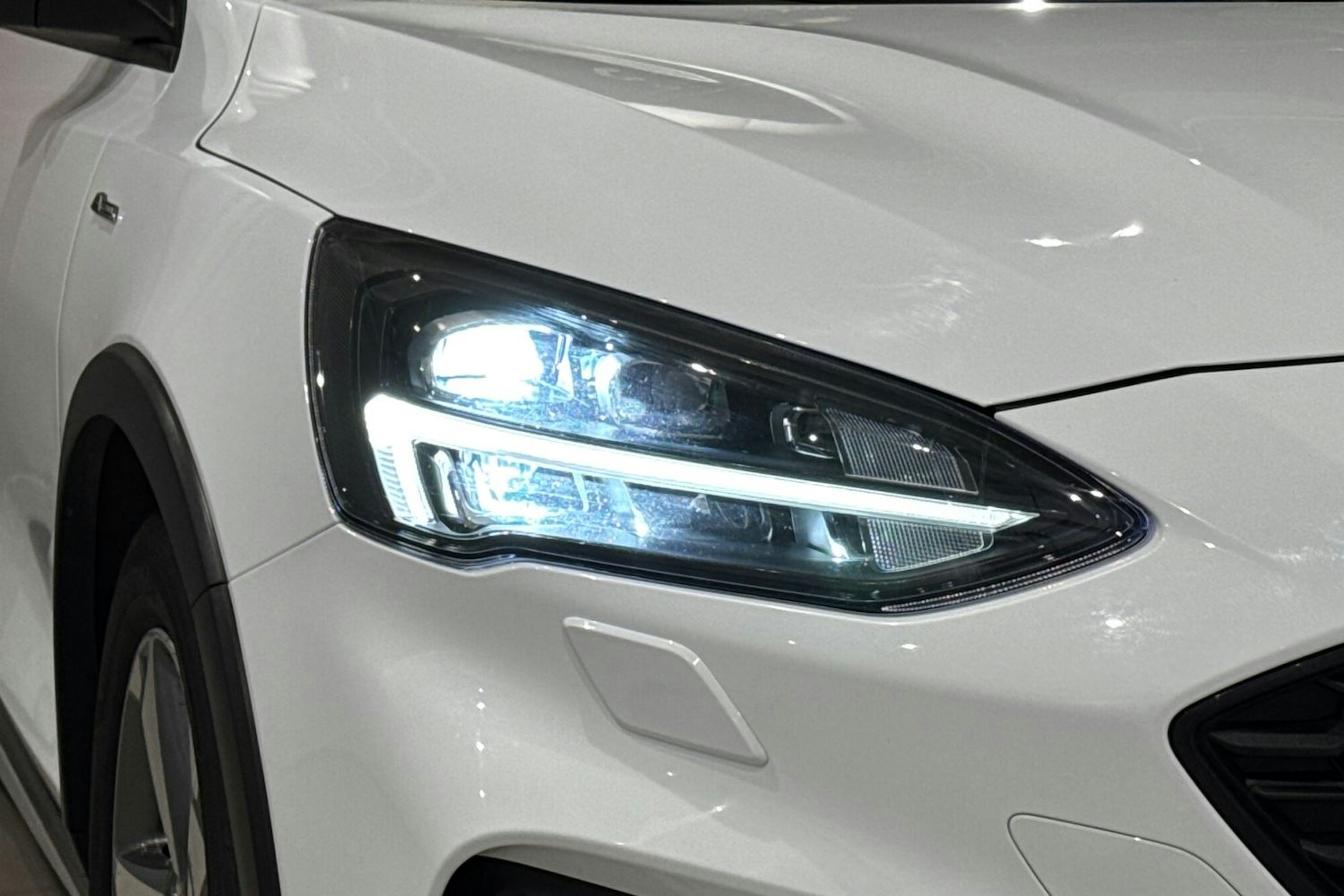 valkoinen Ford Focus 2019 kuva 14.