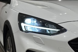 valkoinen Ford Focus 2019 kuva 14.