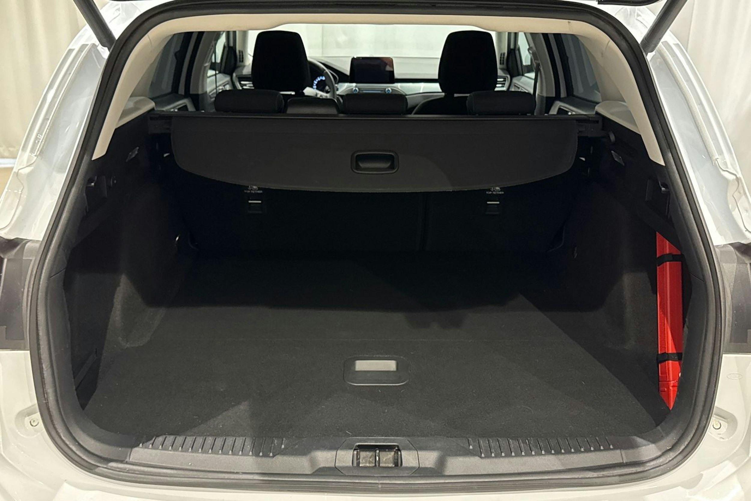 valkoinen Ford Focus 2019 kuva 15.
