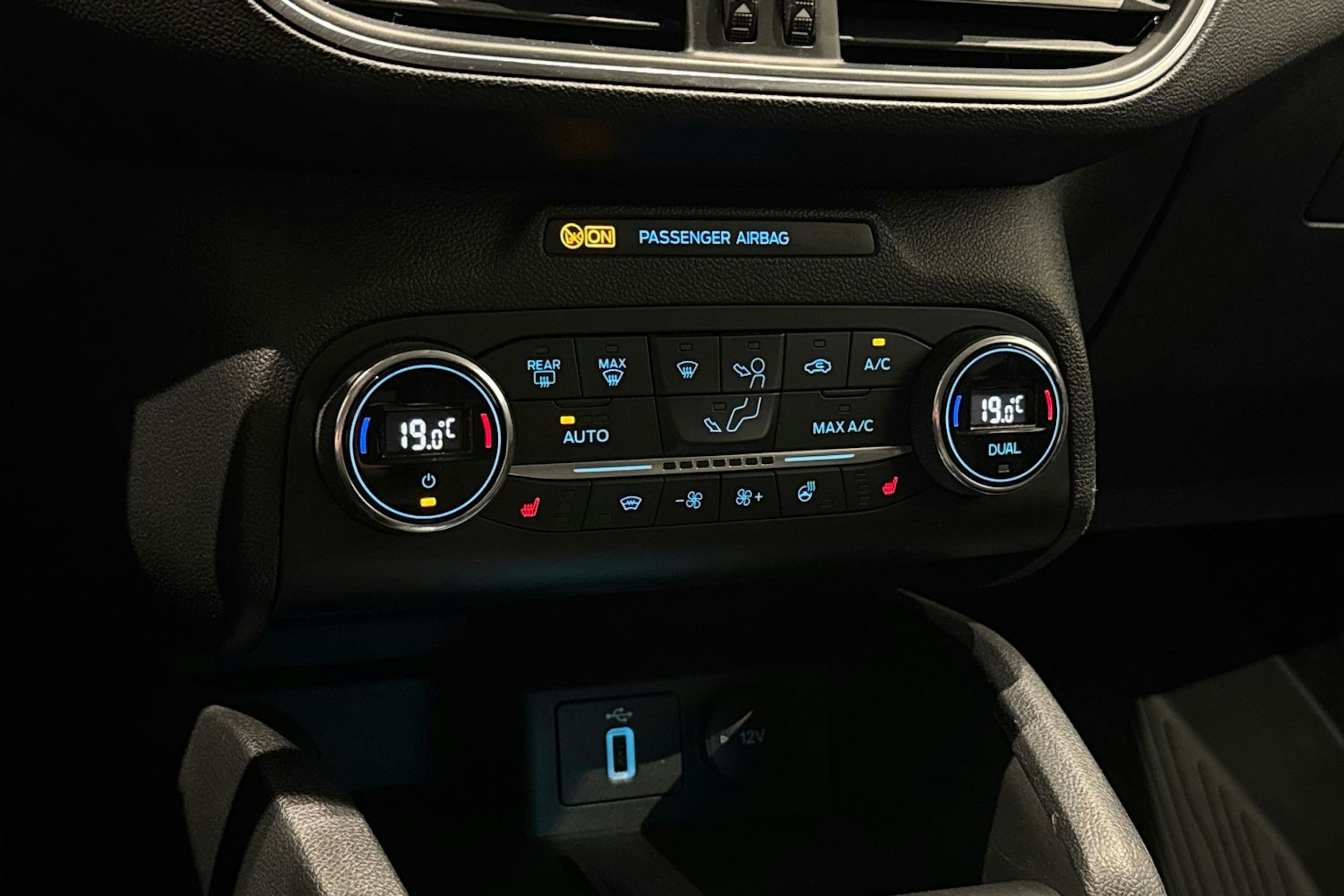 valkoinen Ford Focus 2019 kuva 18.