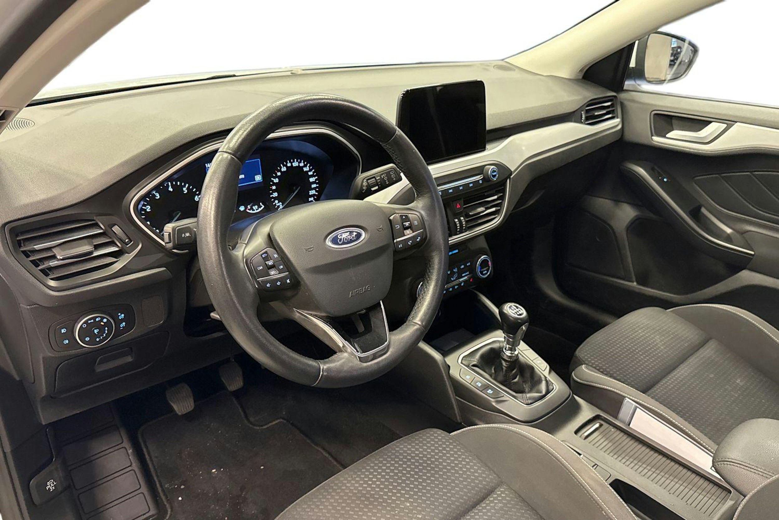 Valkoinen Ford FOCUS 2019 kuva 7.