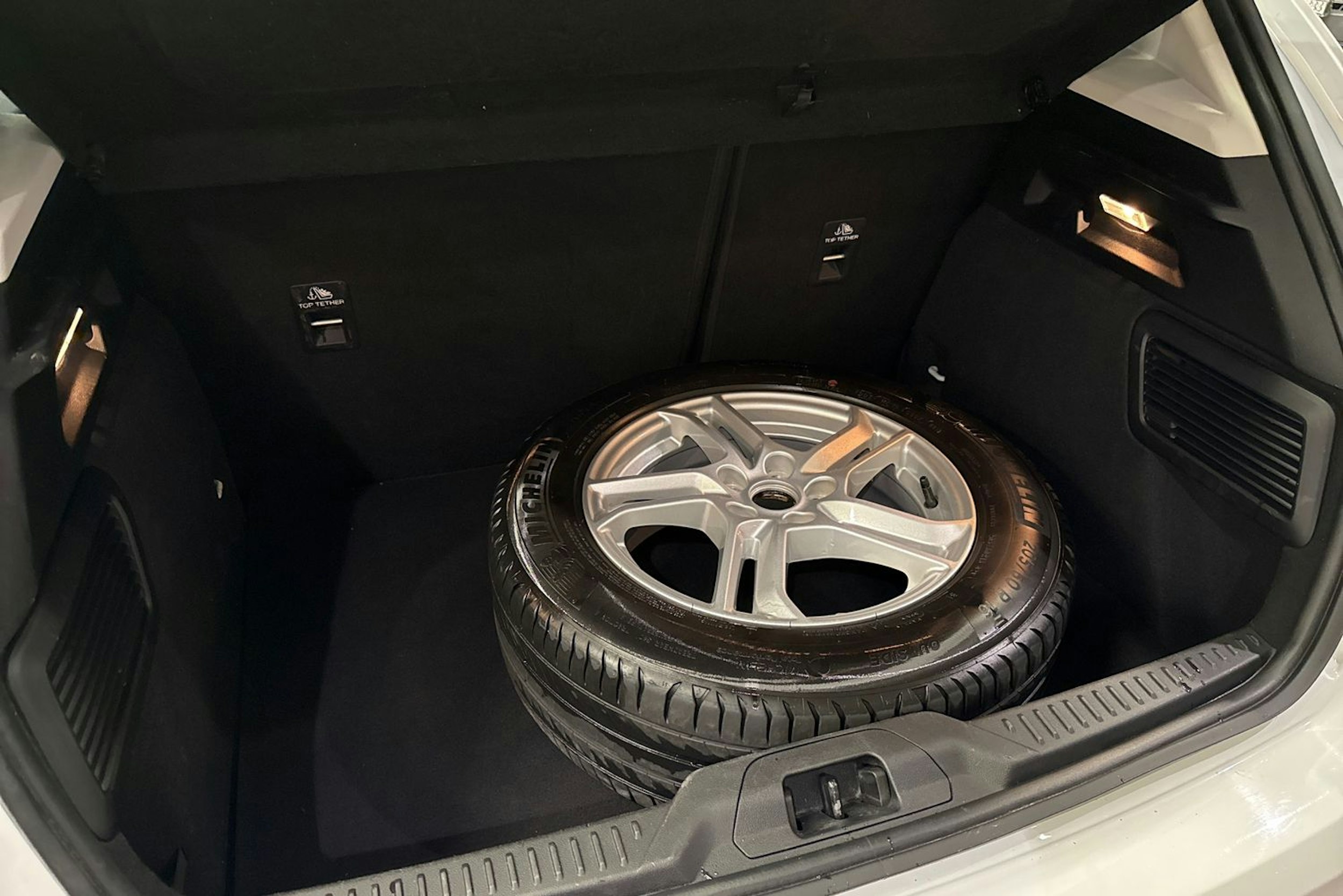 Valkoinen Ford FOCUS 2019 kuva 13.