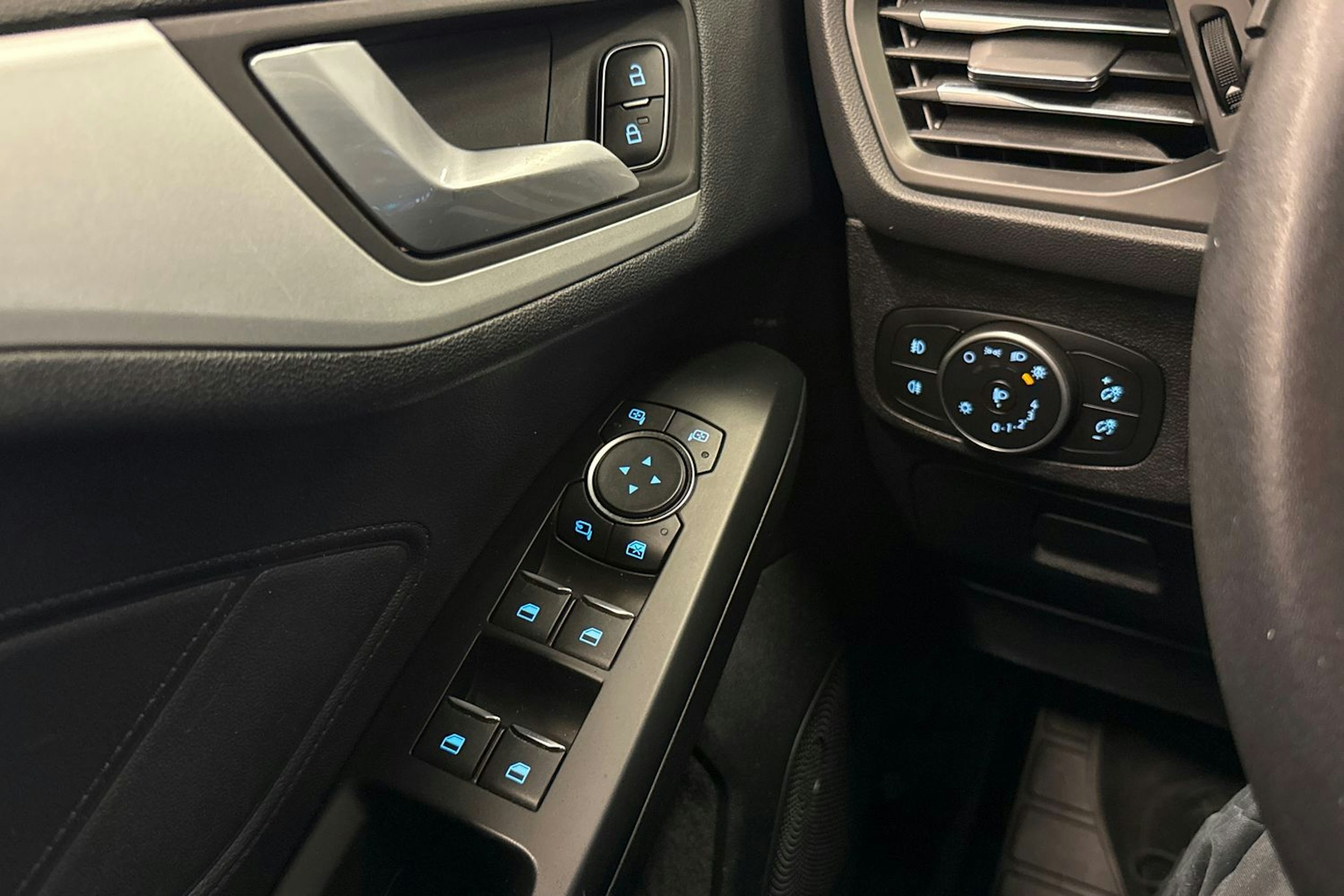 Valkoinen Ford FOCUS 2019 kuva 17.