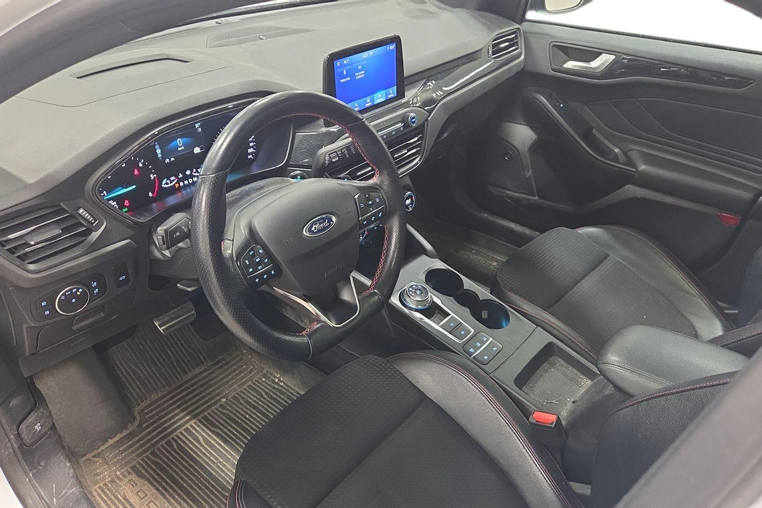 valkoinen Ford Focus 2019 kuva 3.