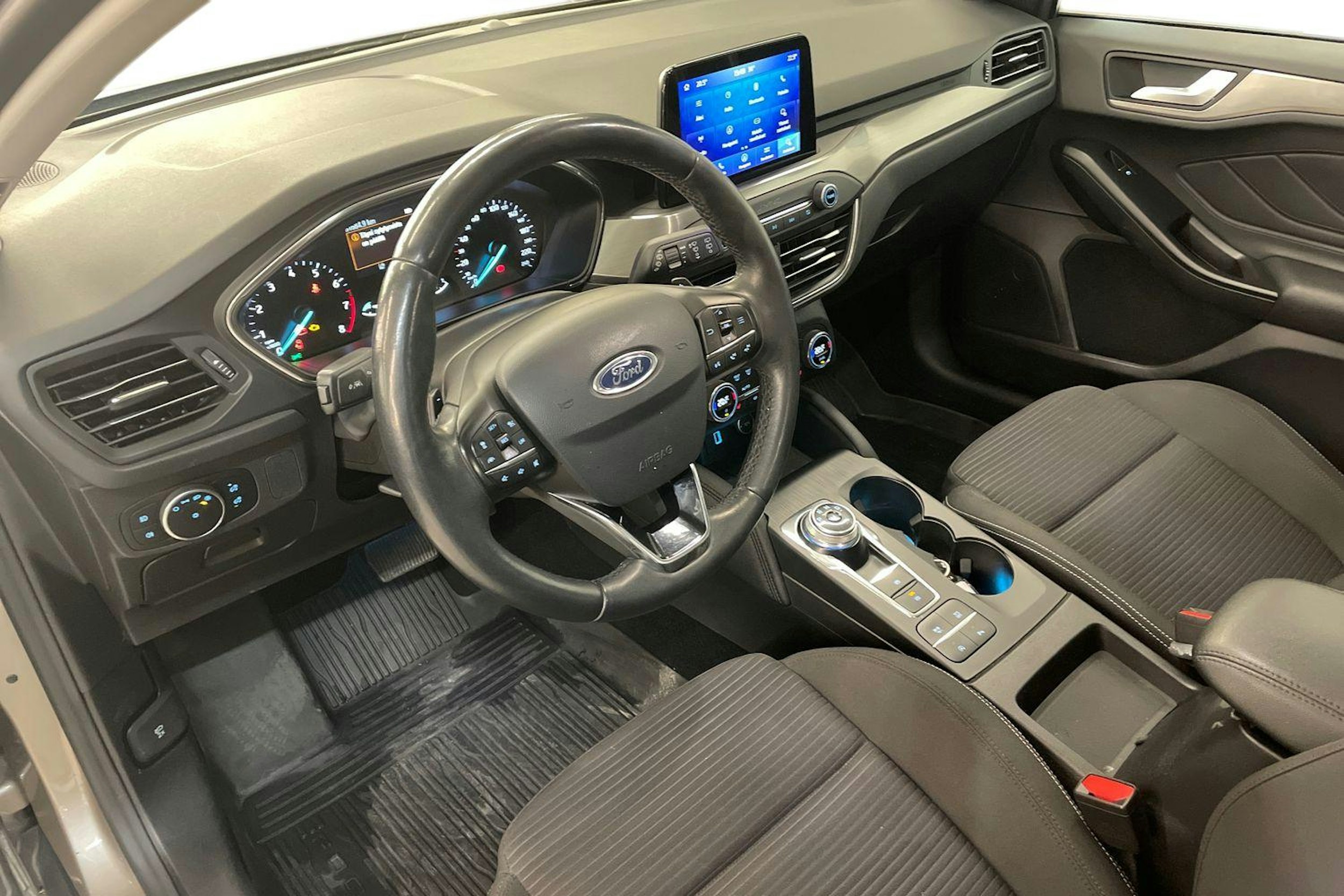 Harmaa Ford FOCUS 2019 kuva 7.