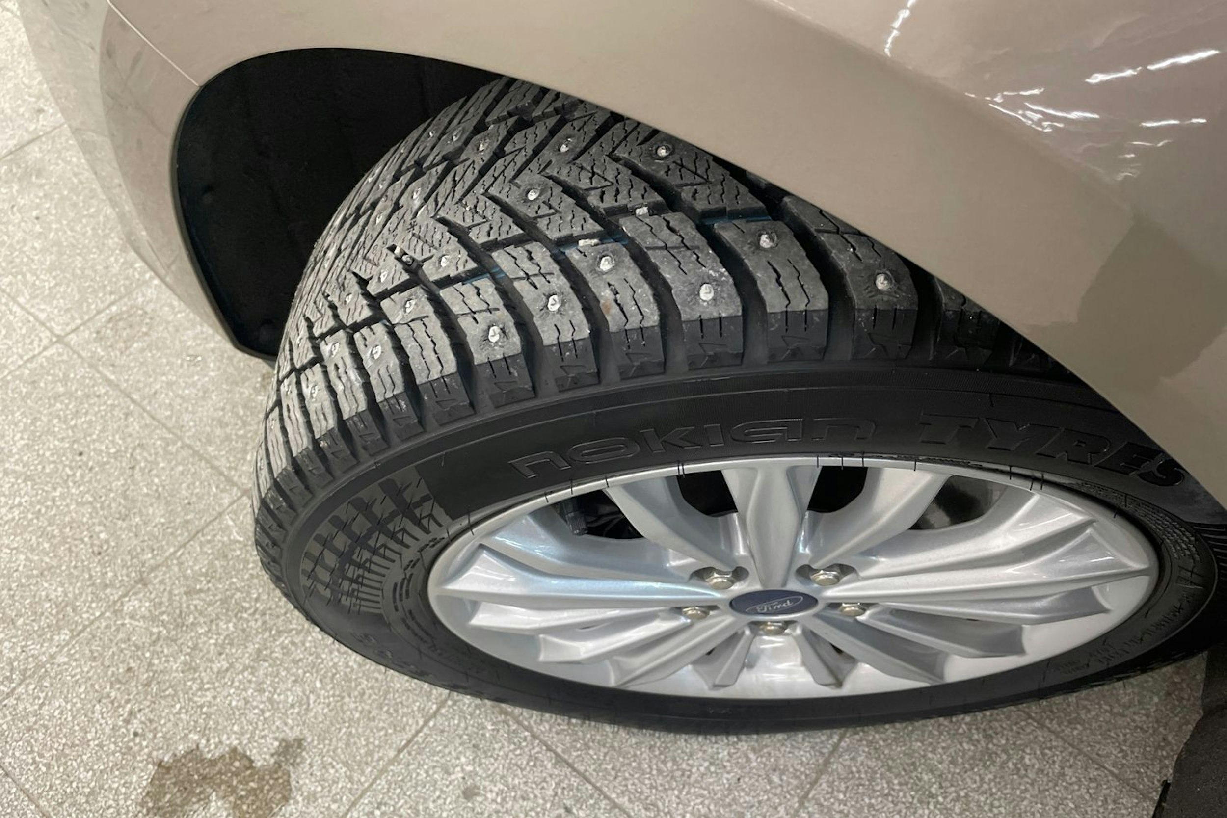 Harmaa Ford FOCUS 2019 kuva 14.