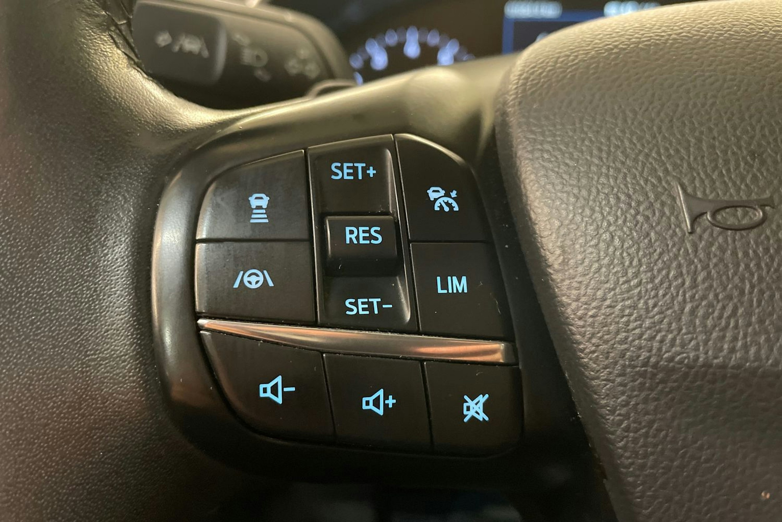 Harmaa Ford FOCUS 2019 kuva 18.