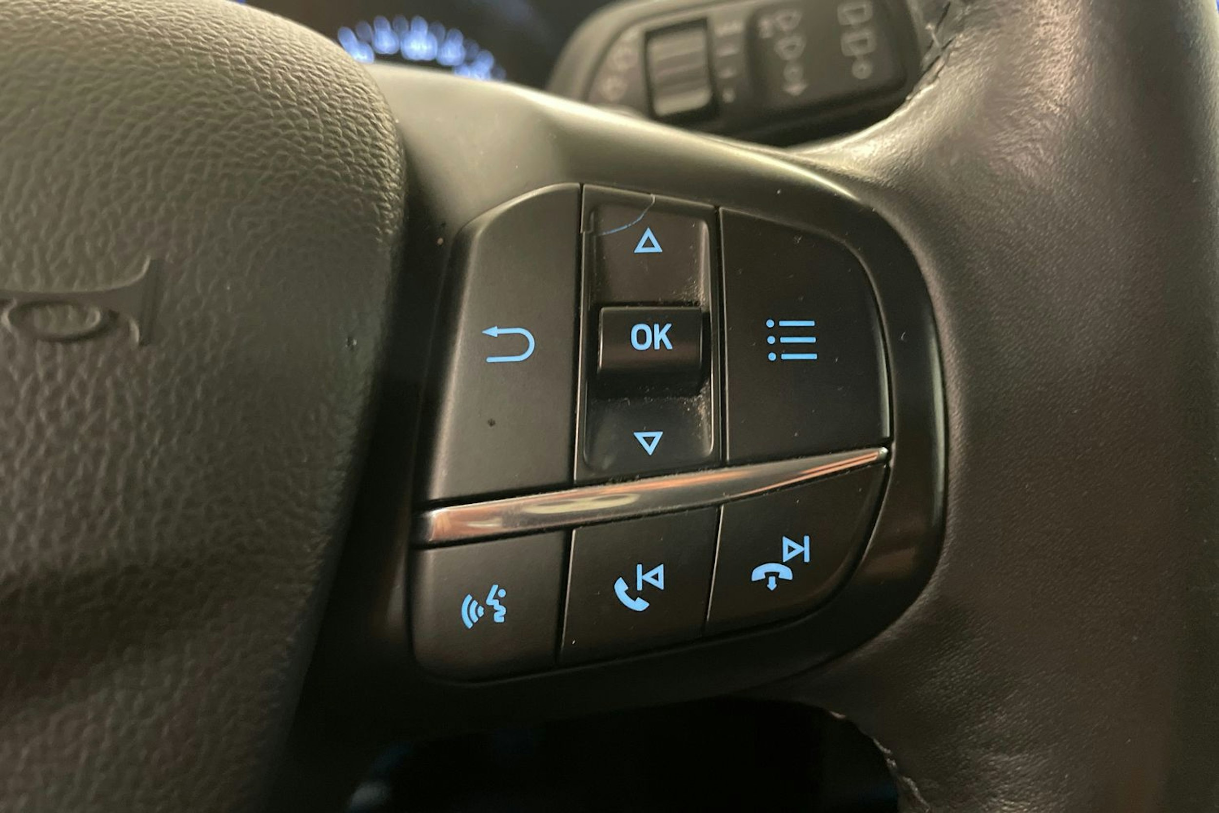 Harmaa Ford FOCUS 2019 kuva 19.