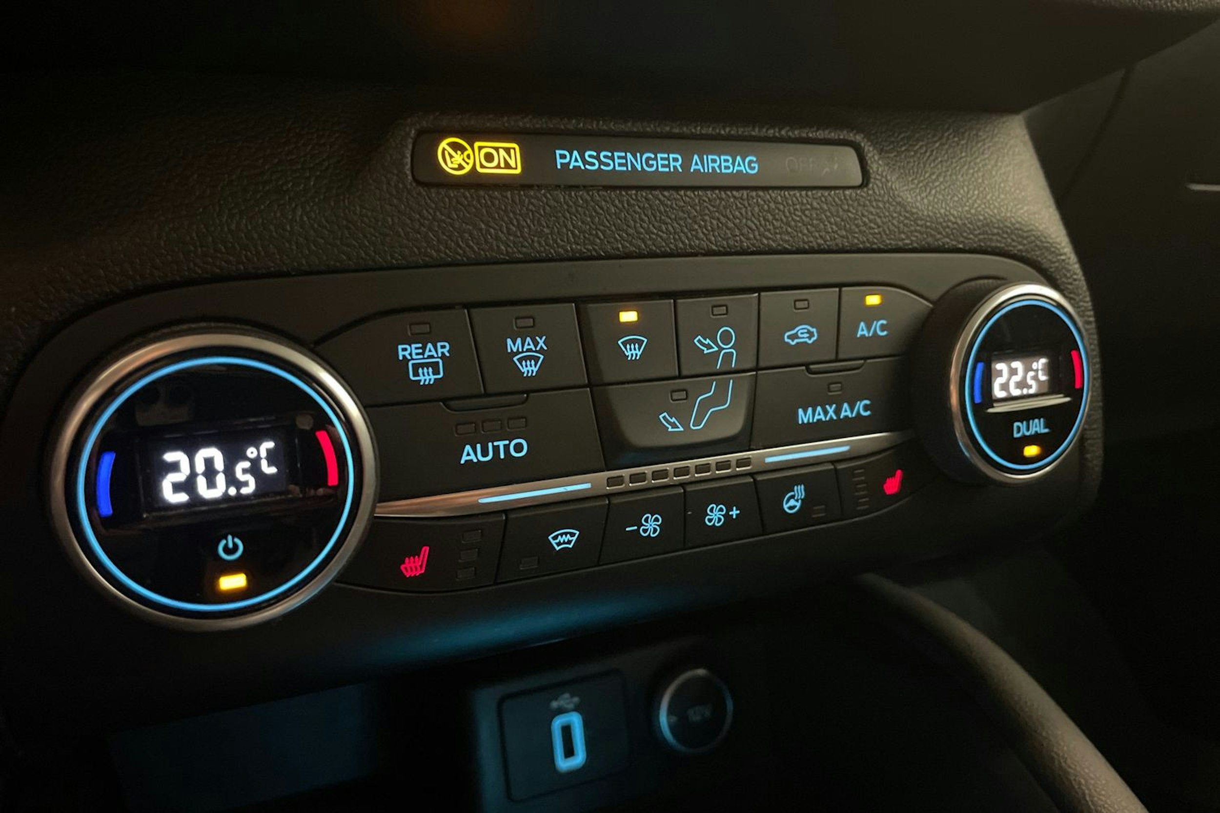 Harmaa Ford FOCUS 2019 kuva 24.