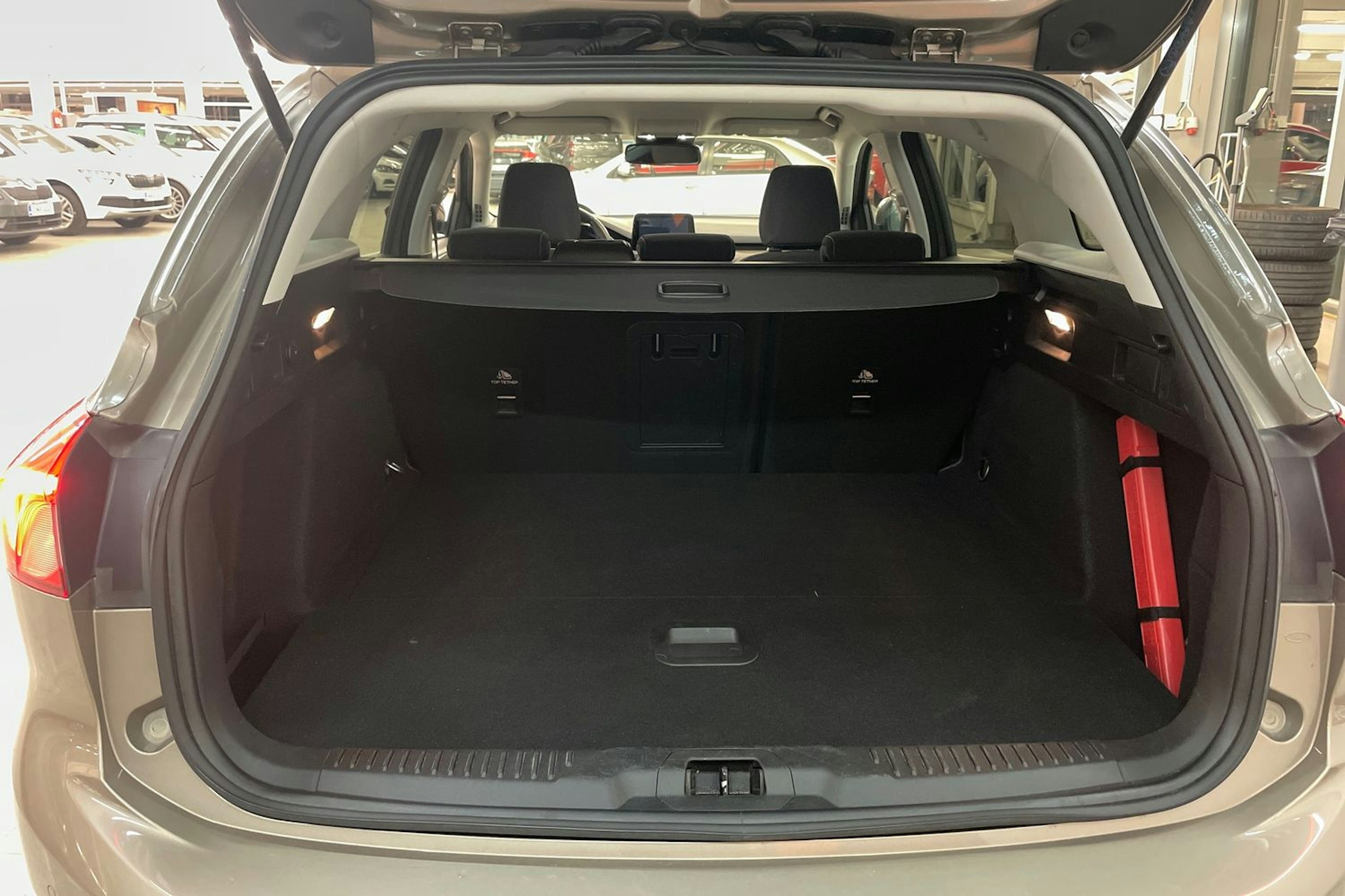 Harmaa Ford FOCUS 2019 kuva 26.