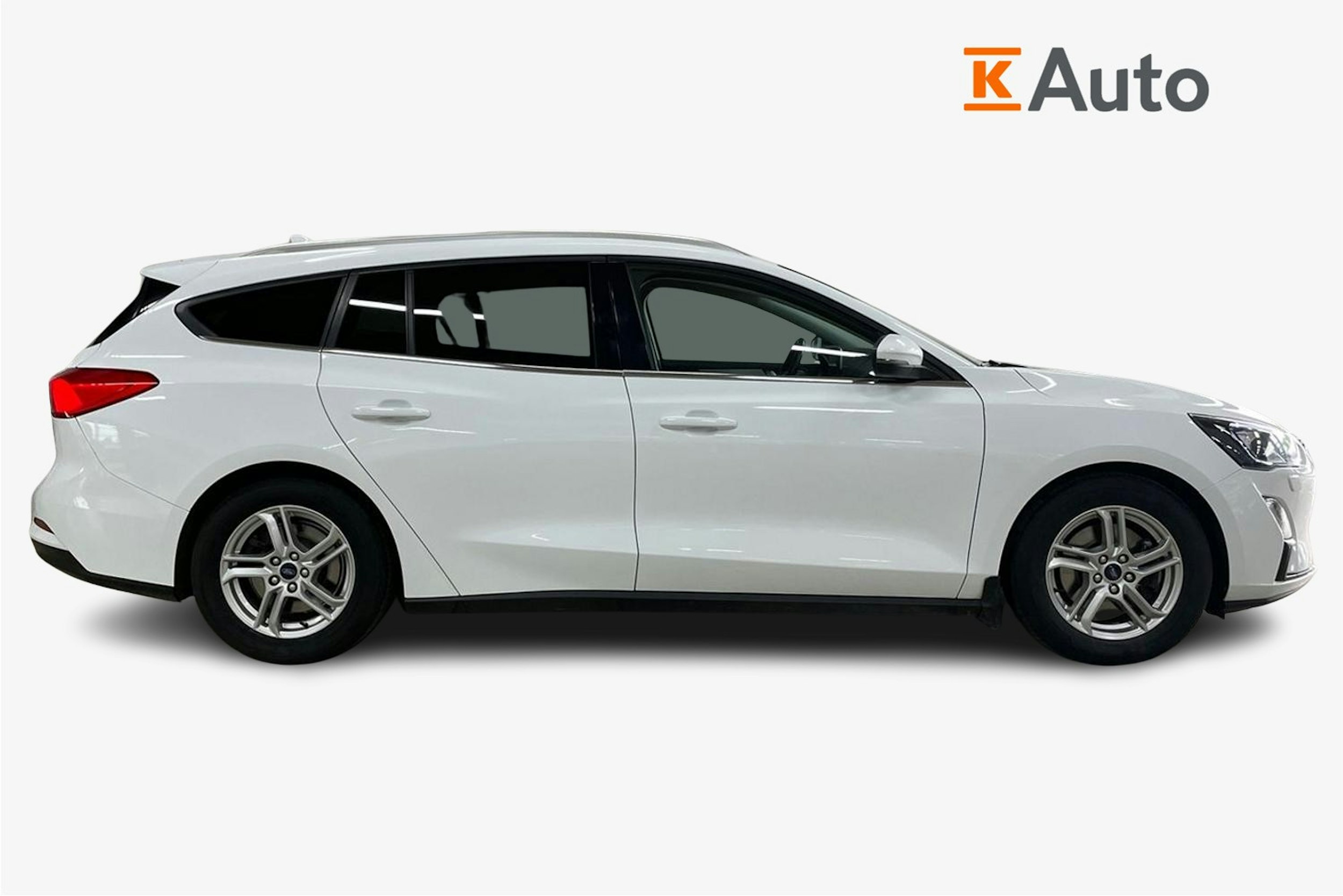 valkoinen Ford Focus 2019 kuva 6.