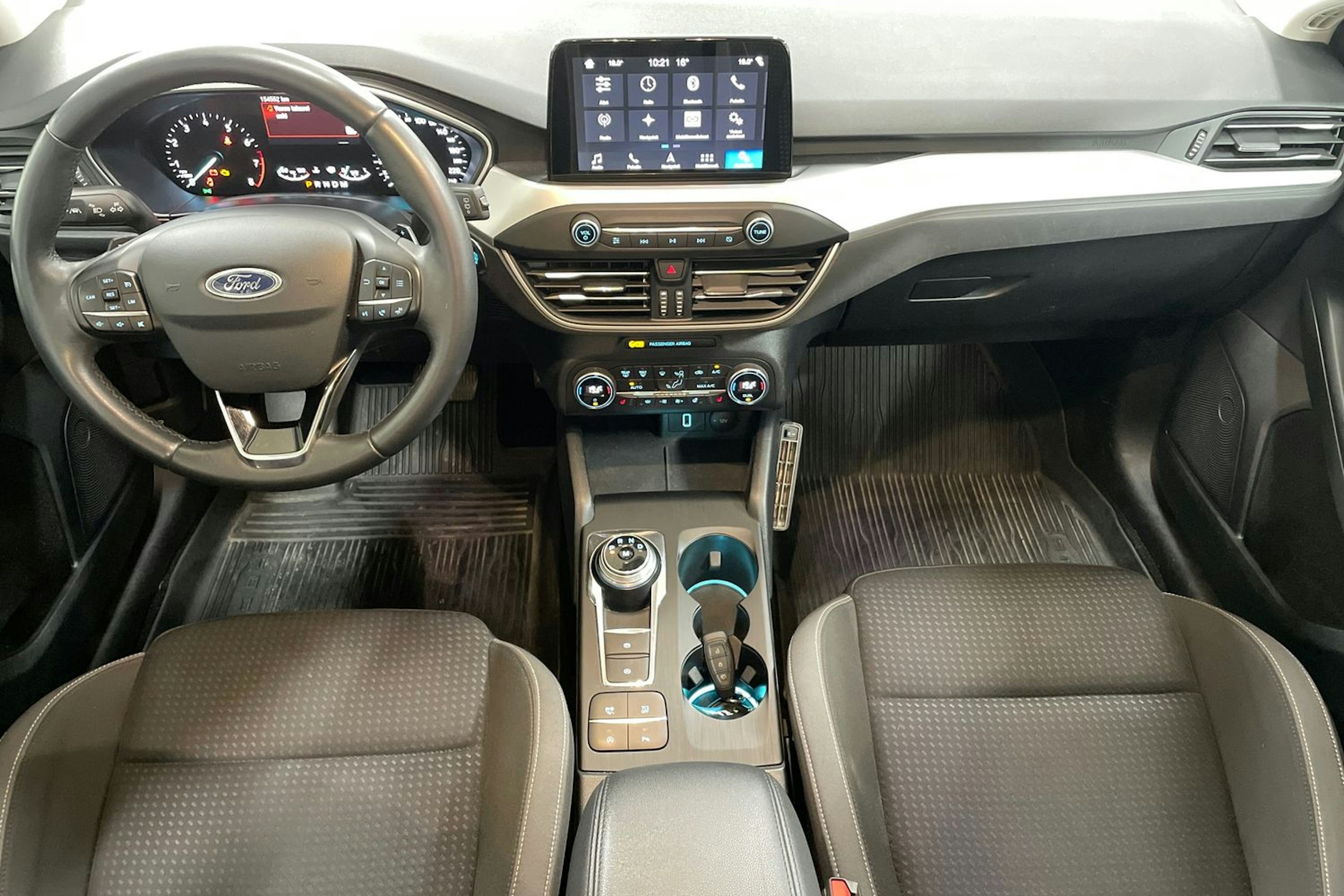 valkoinen Ford Focus 2019 kuva 9.