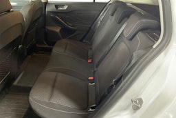 valkoinen Ford Focus 2019 kuva 10.