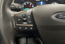 valkoinen Ford Focus 2019 kuva 16.