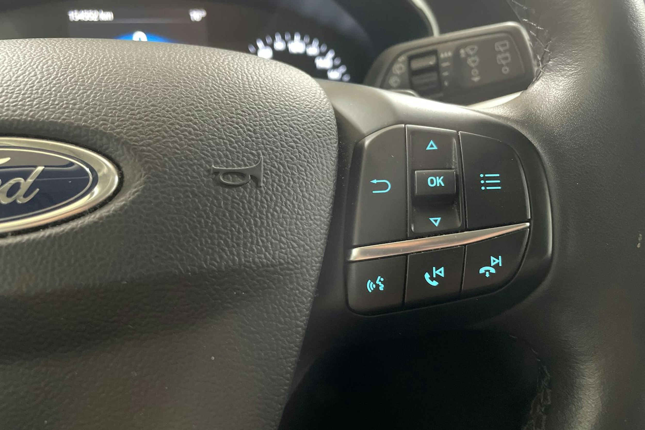 valkoinen Ford Focus 2019 kuva 17.