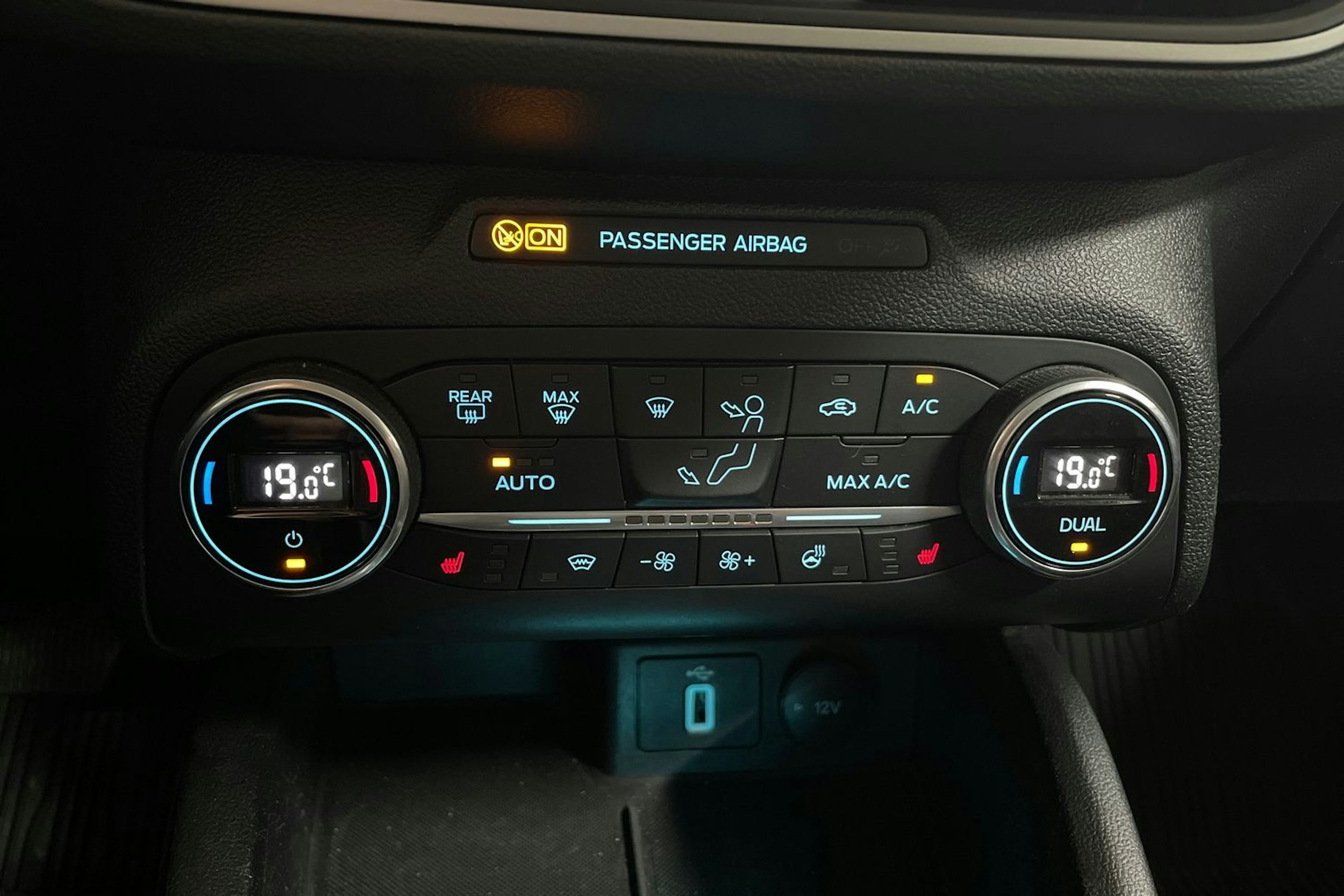 valkoinen Ford Focus 2019 kuva 26.