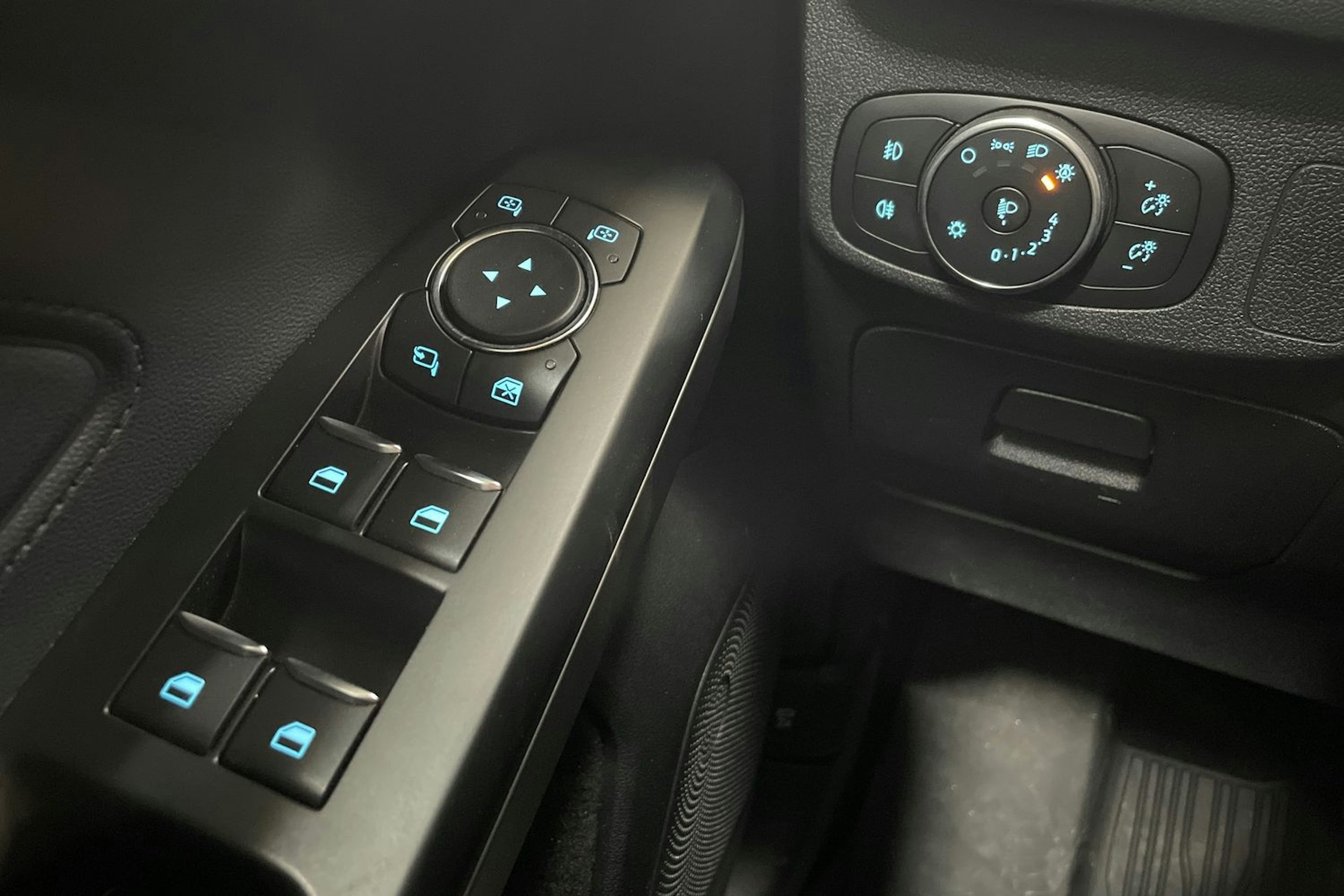 valkoinen Ford Focus 2019 kuva 19.