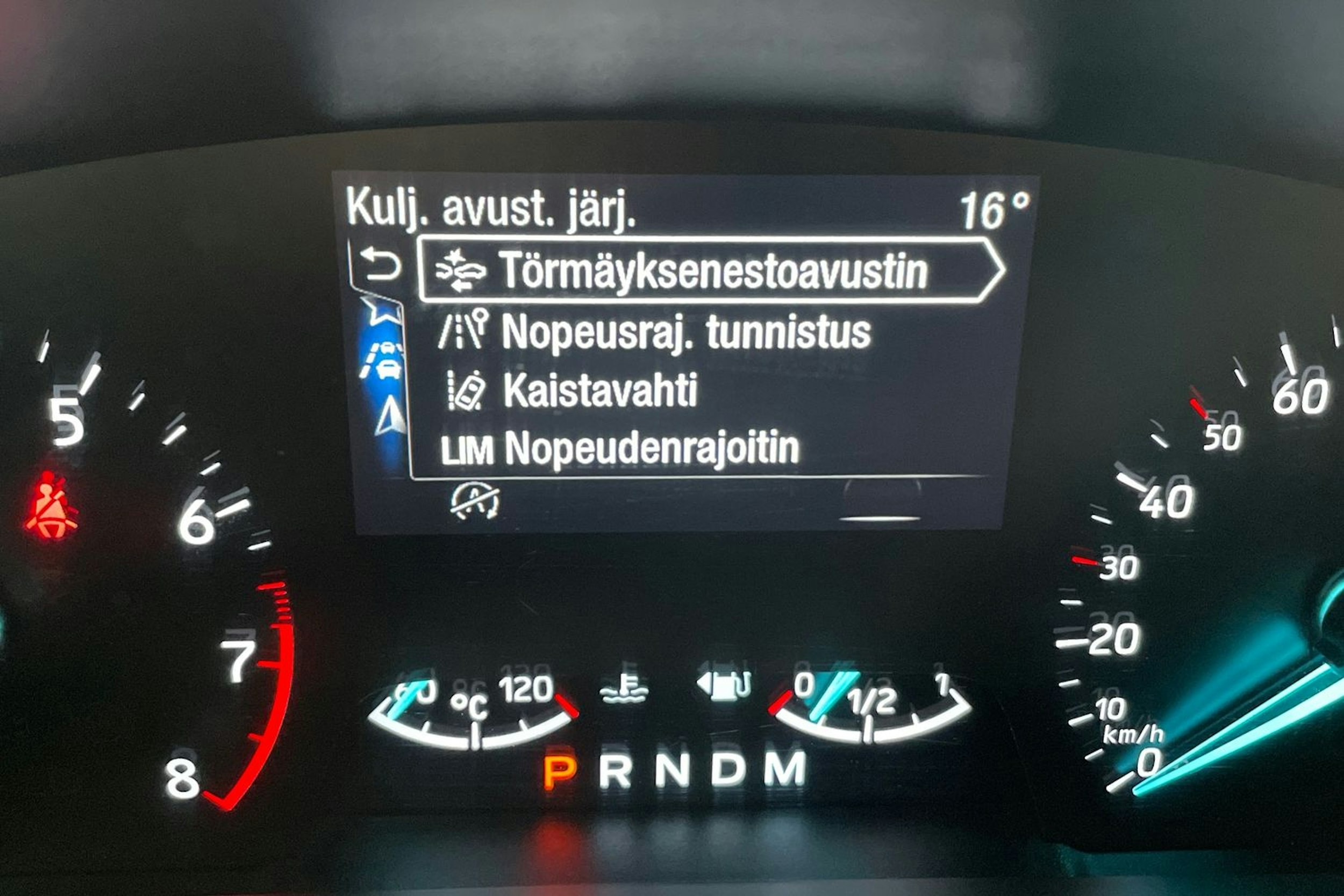 valkoinen Ford Focus 2019 kuva 22.