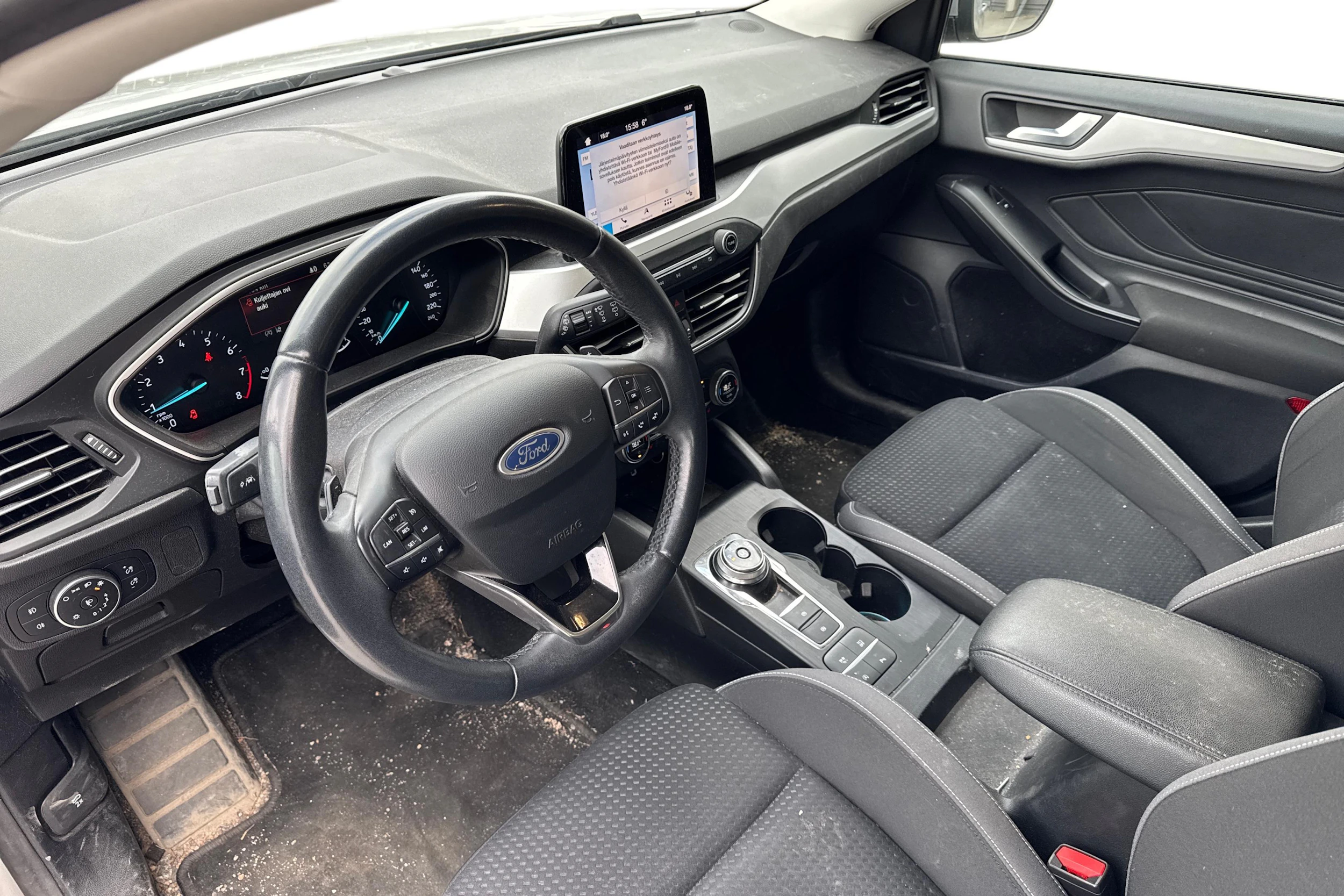 harmaa Ford Focus 2019 kuva 3.