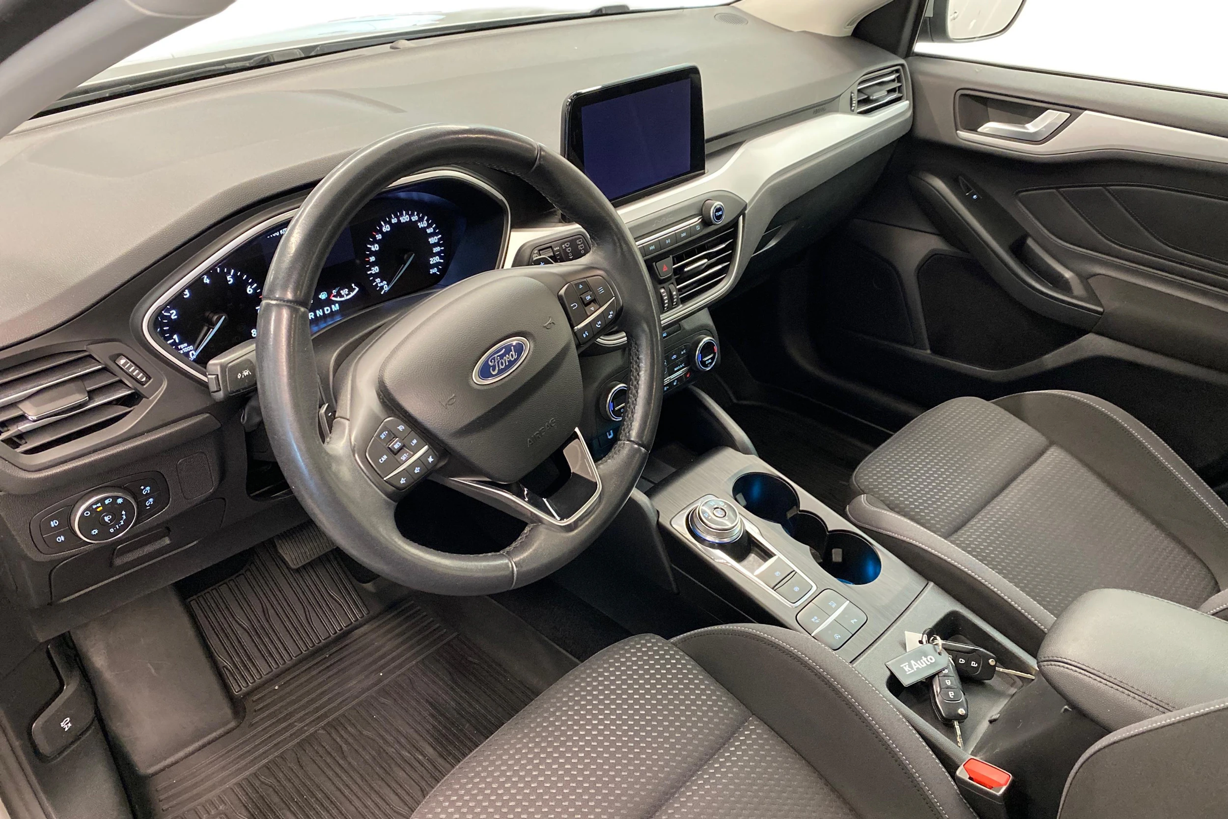 harmaa Ford Focus 2019 kuva 6.