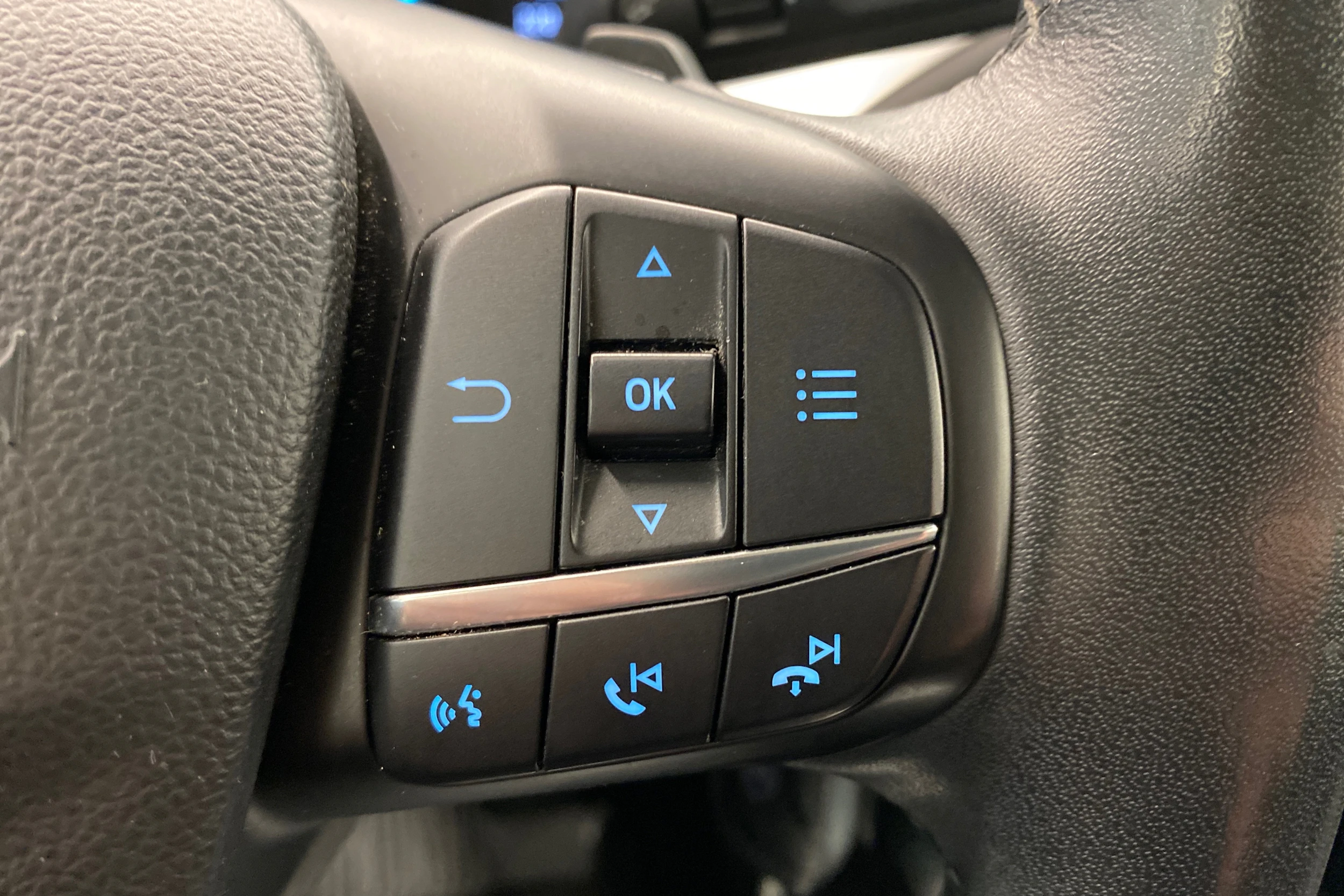 harmaa Ford Focus 2019 kuva 16.