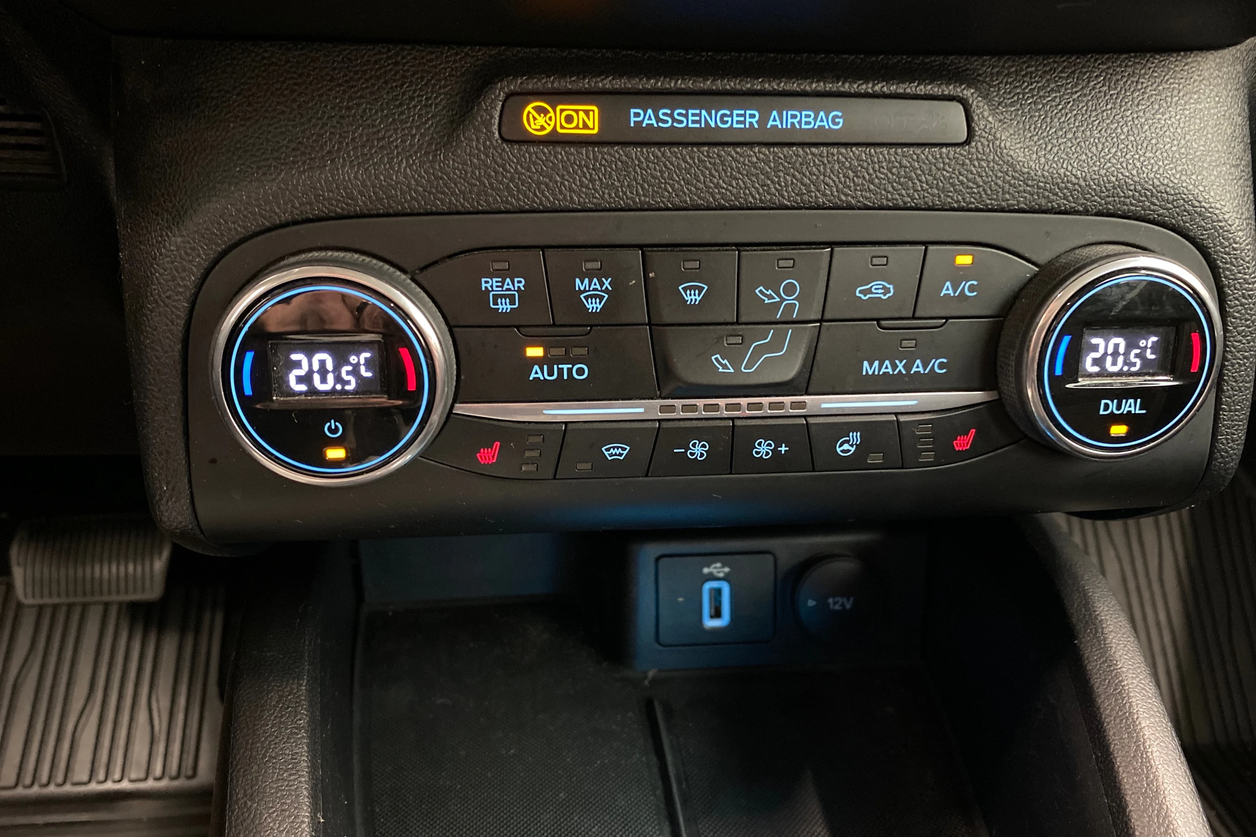 harmaa Ford Focus 2019 kuva 18.