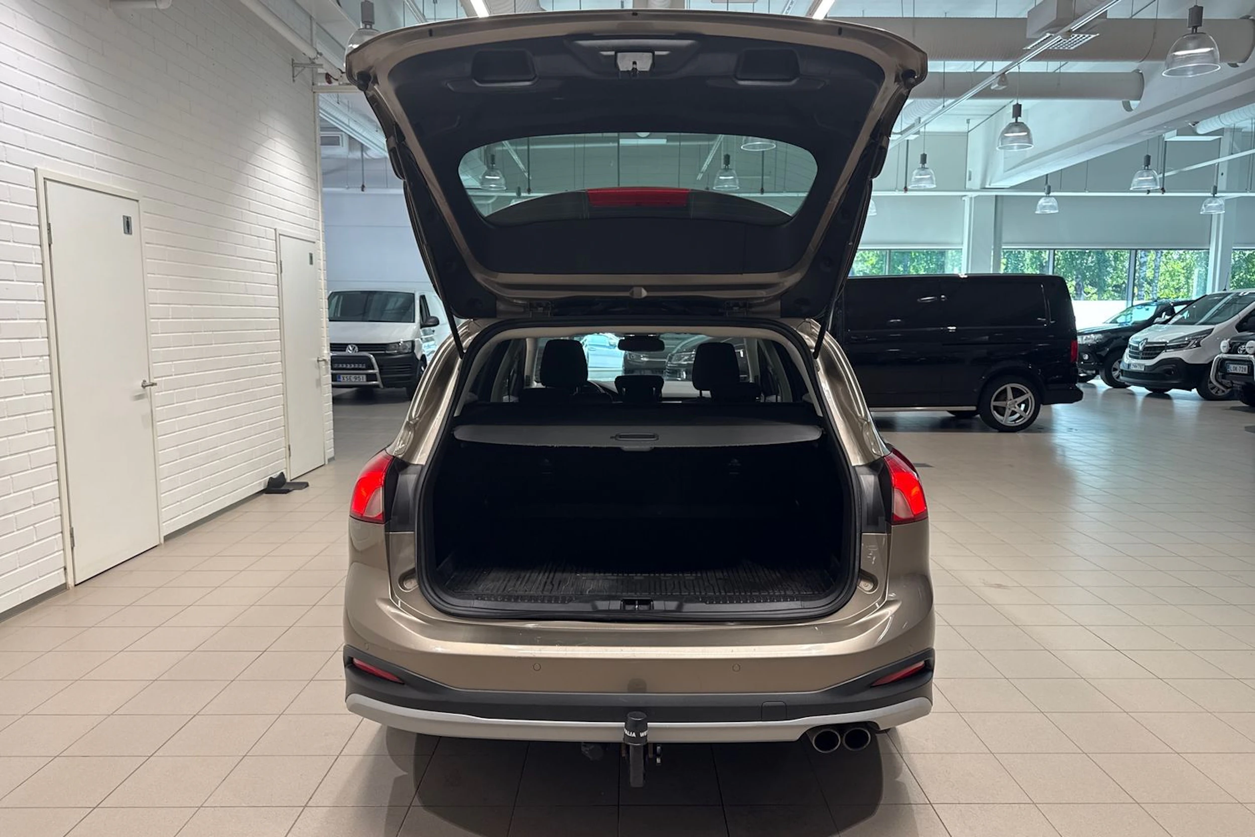 harmaa Ford Focus 2019 kuva 15.