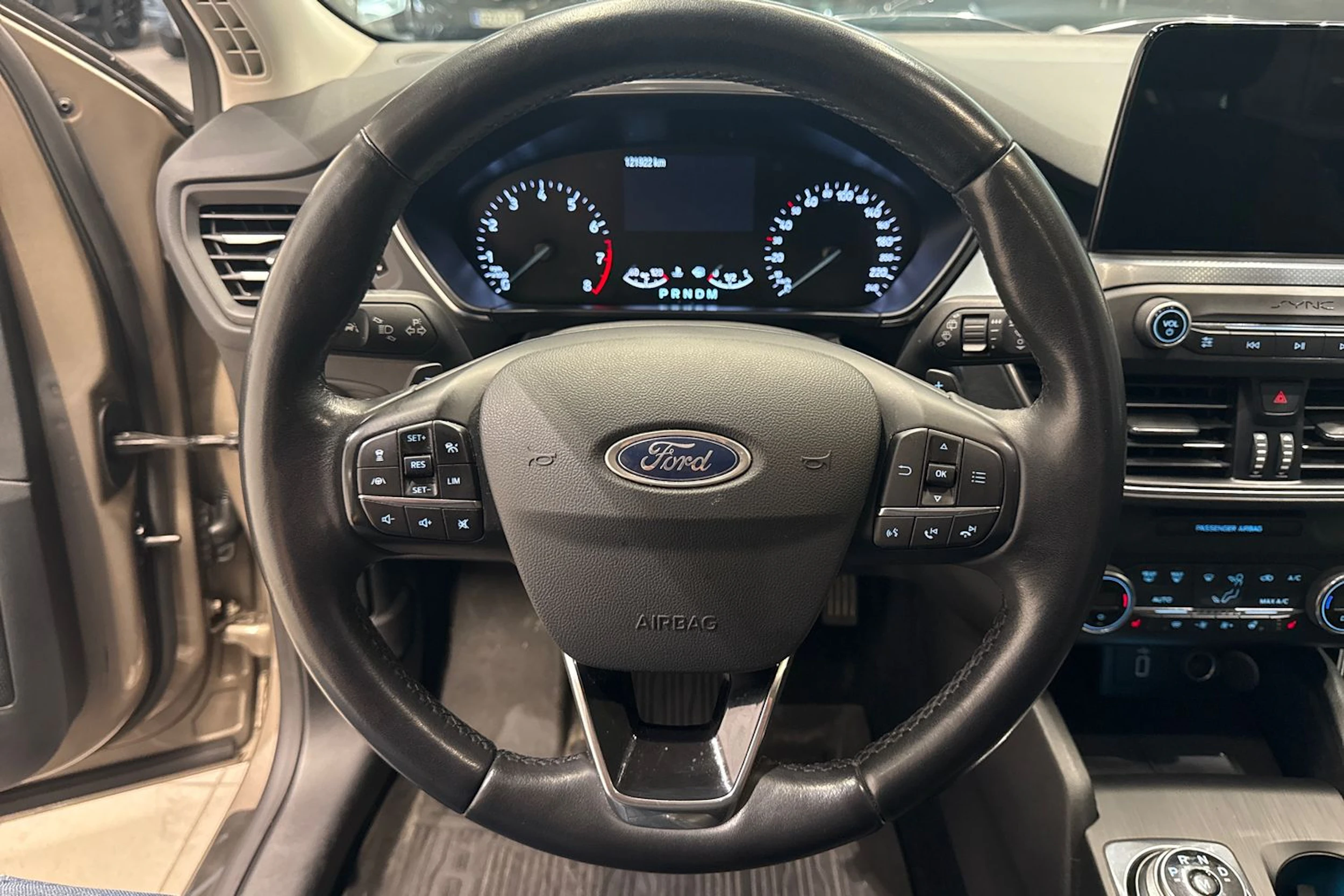harmaa Ford Focus 2019 kuva 18.