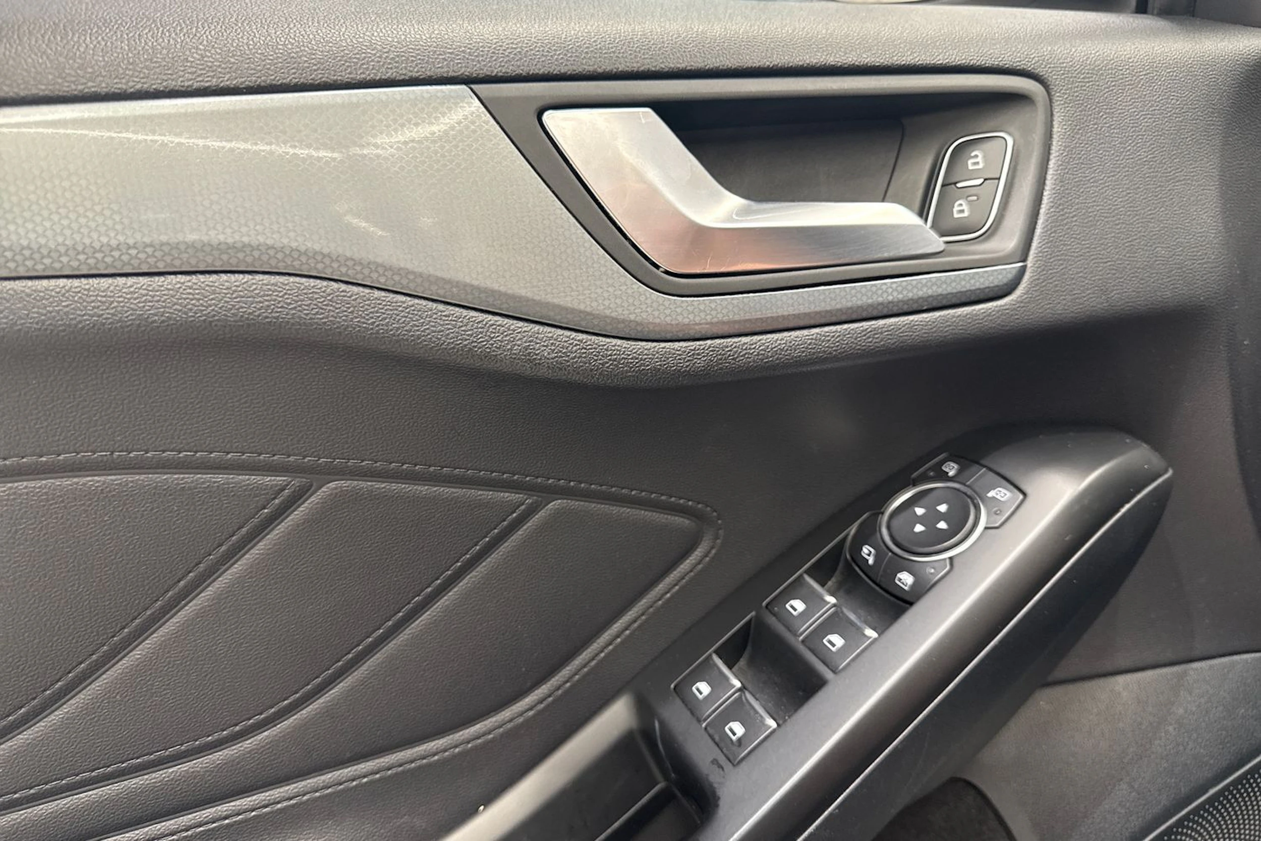 harmaa Ford Focus 2019 kuva 22.