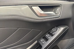 harmaa Ford Focus 2019 kuva 22.