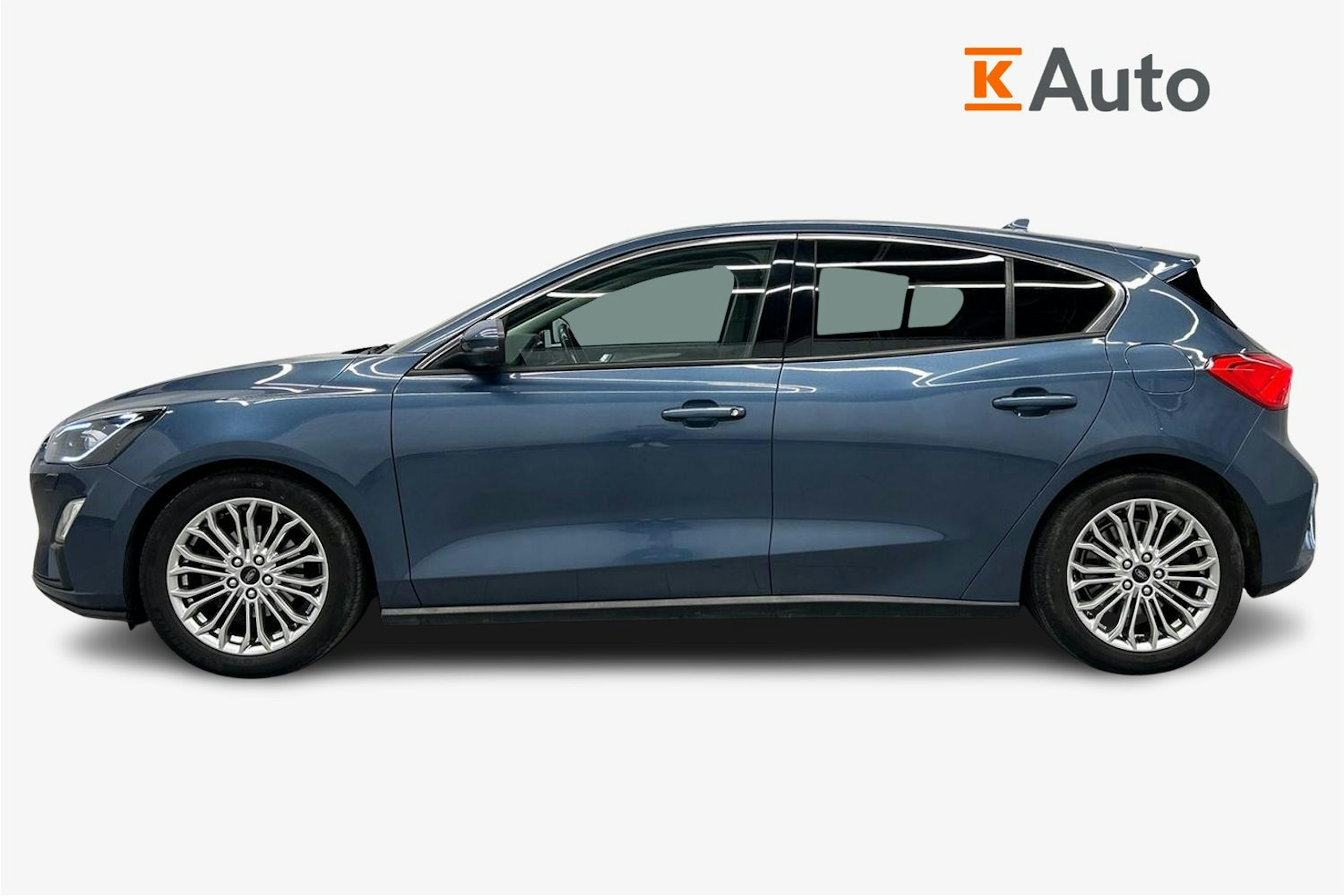 sininen Ford Focus 2019 kuva 6.