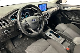 sininen Ford Focus 2019 kuva 7.